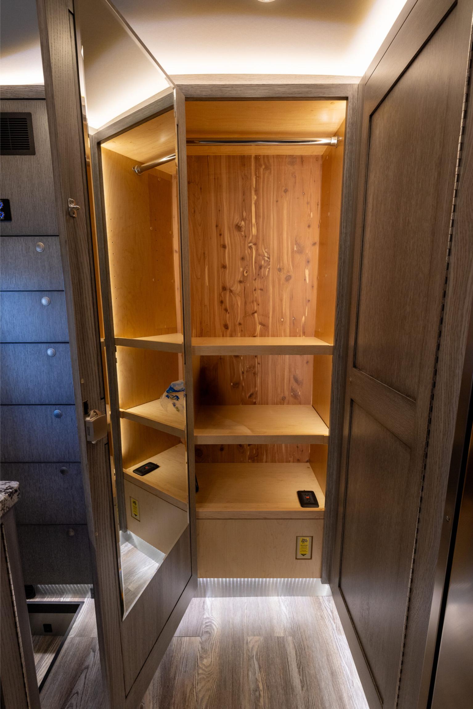 2021 EarthRoamer XV-LTi 030