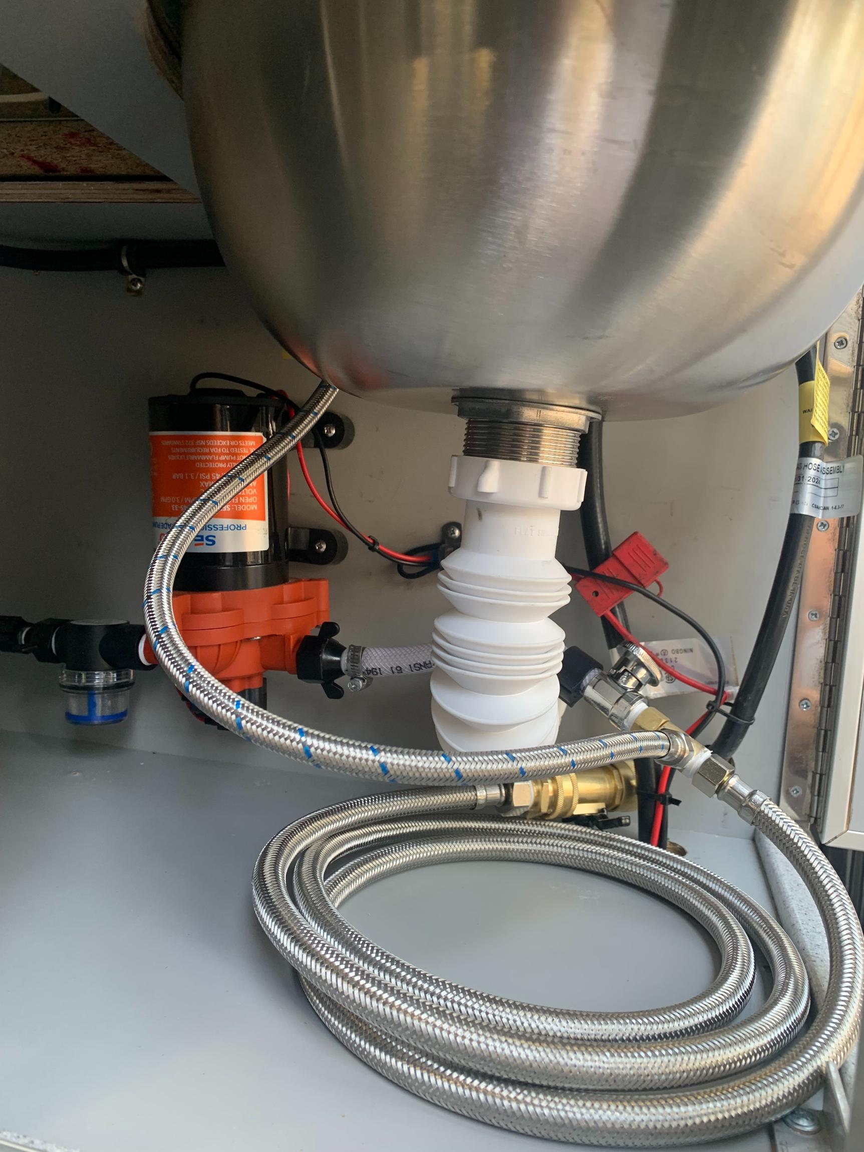 Sold: Custom 2009 Ford E-350 4×4 Camper Conversion