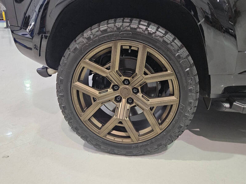 2025 Land Rover Defender 110 Urban Widetrack Edition - 5