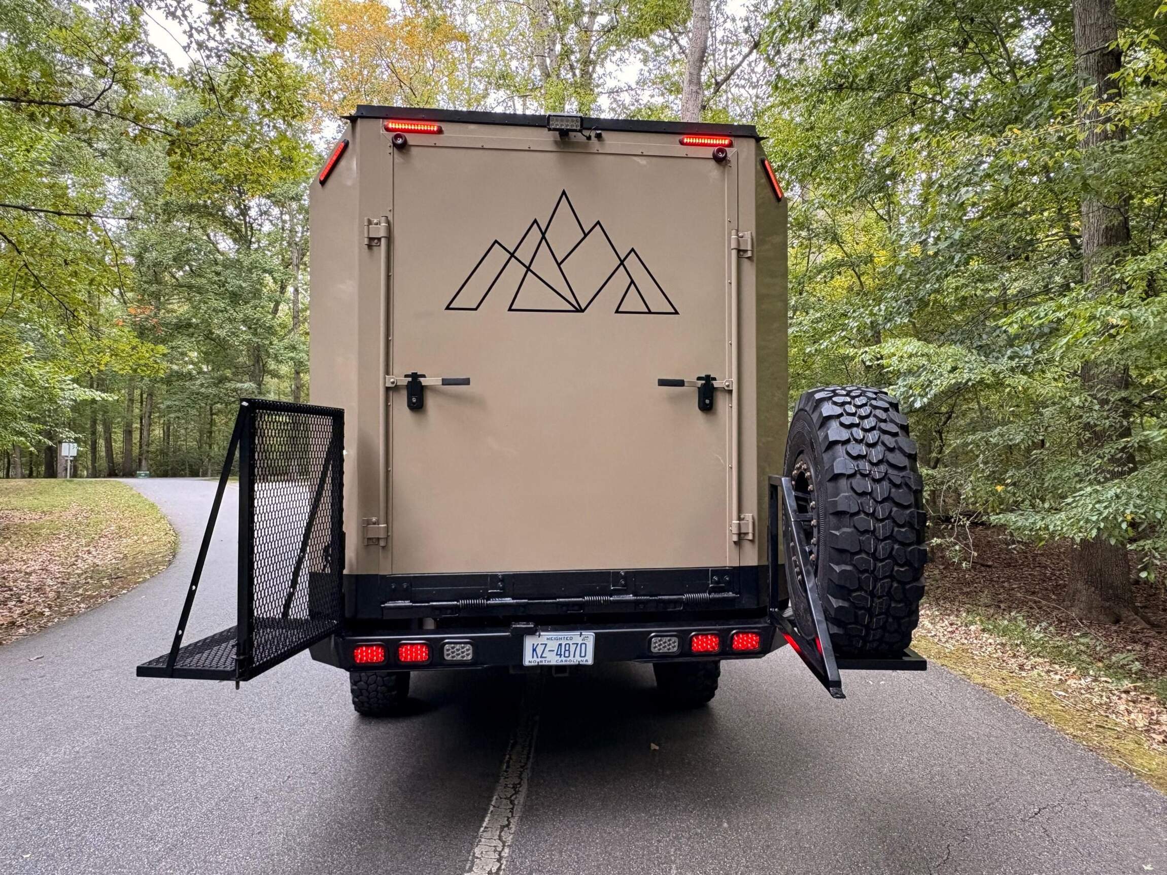 Sold: 2013 Ford F-550 Super Duty 4×4 Camper