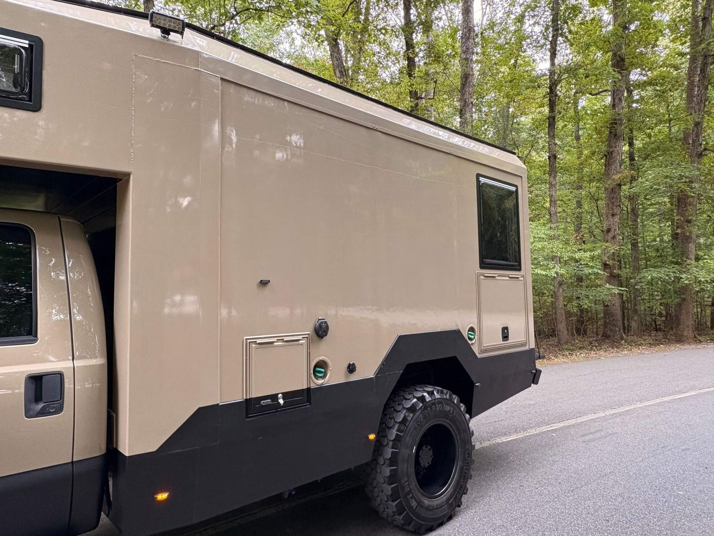 Sold: 2013 Ford F-550 Super Duty 4×4 Camper