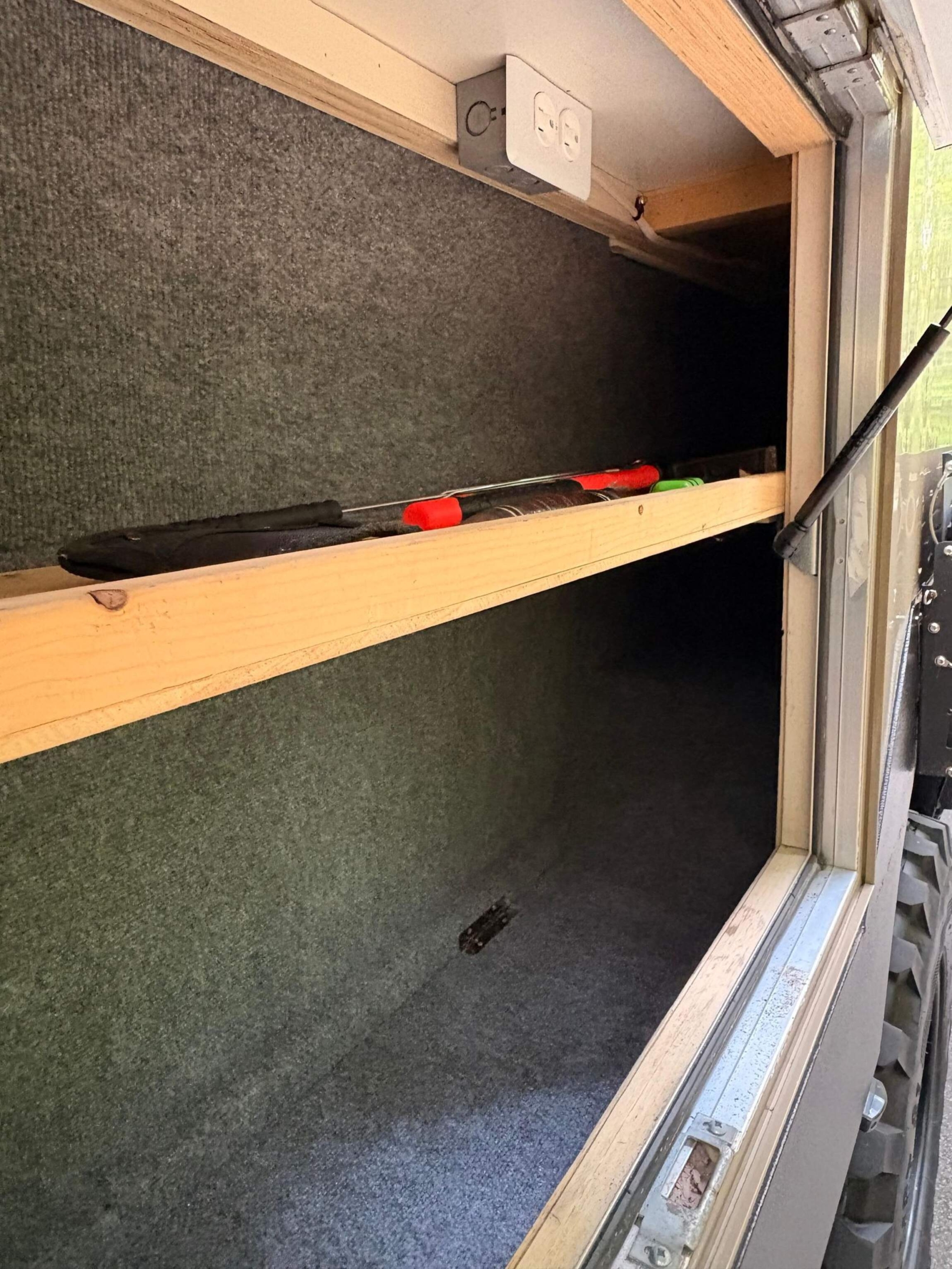 Sold: 2013 Ford F-550 Super Duty 4×4 Camper