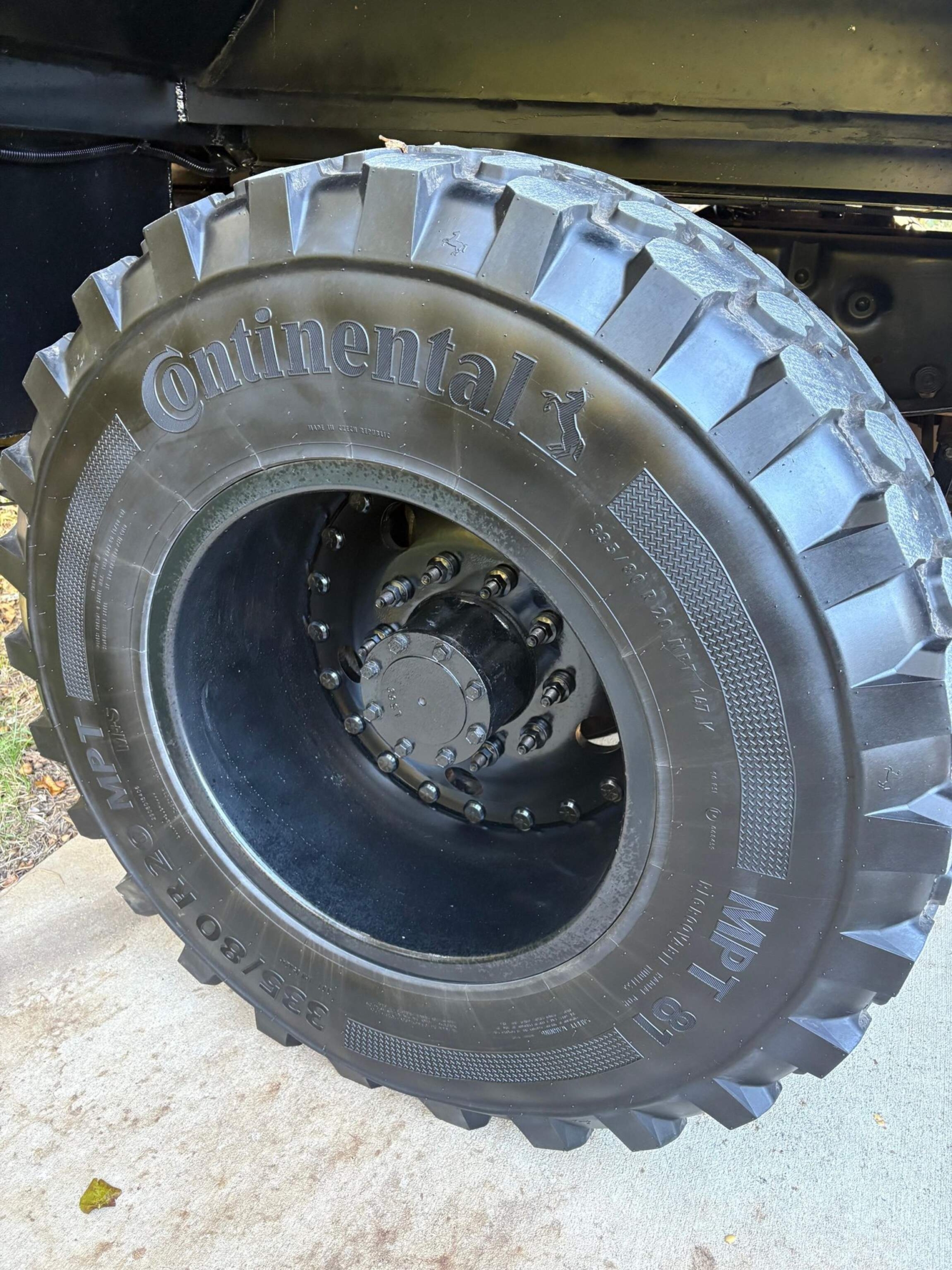 Sold: 2013 Ford F-550 Super Duty 4×4 Camper