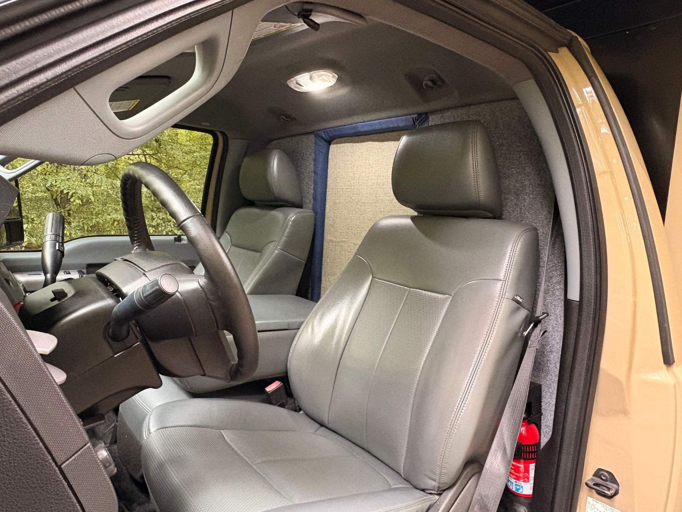 Sold: 2013 Ford F-550 Super Duty 4×4 Camper