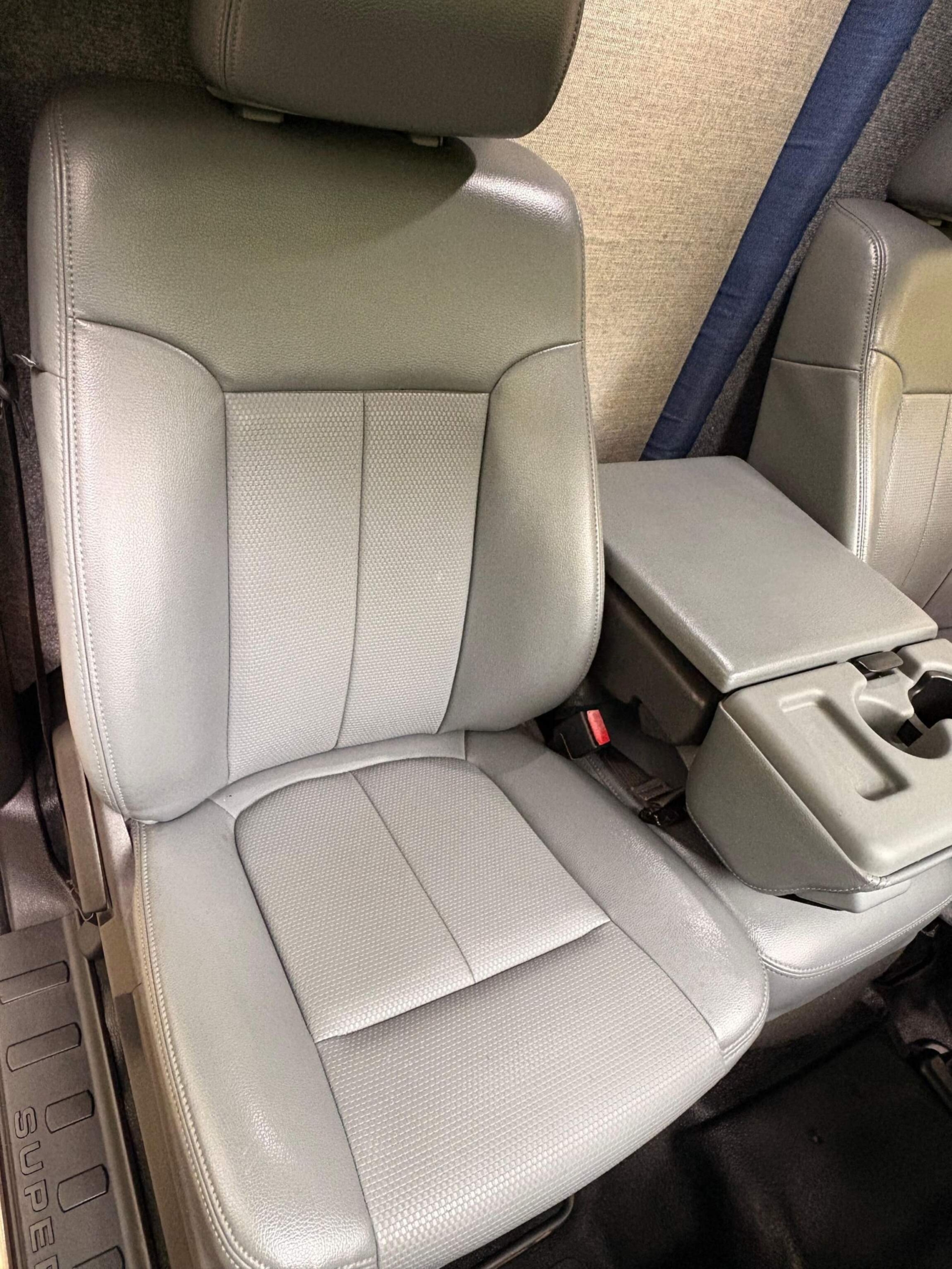 Sold: 2013 Ford F-550 Super Duty 4×4 Camper