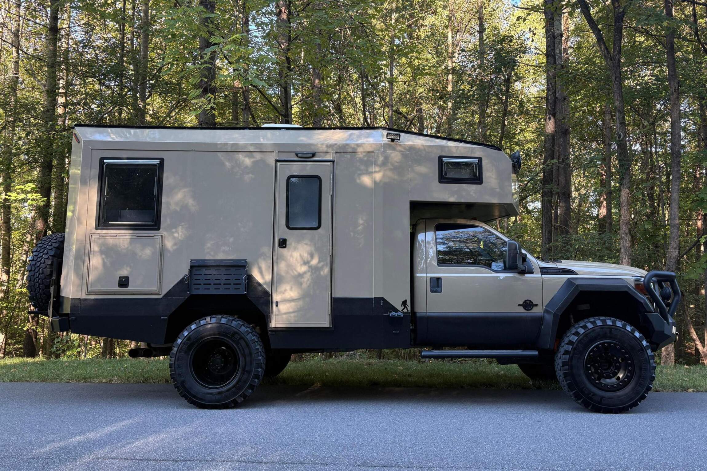 Sold: 2013 Ford F-550 Super Duty 4×4 Camper - 4