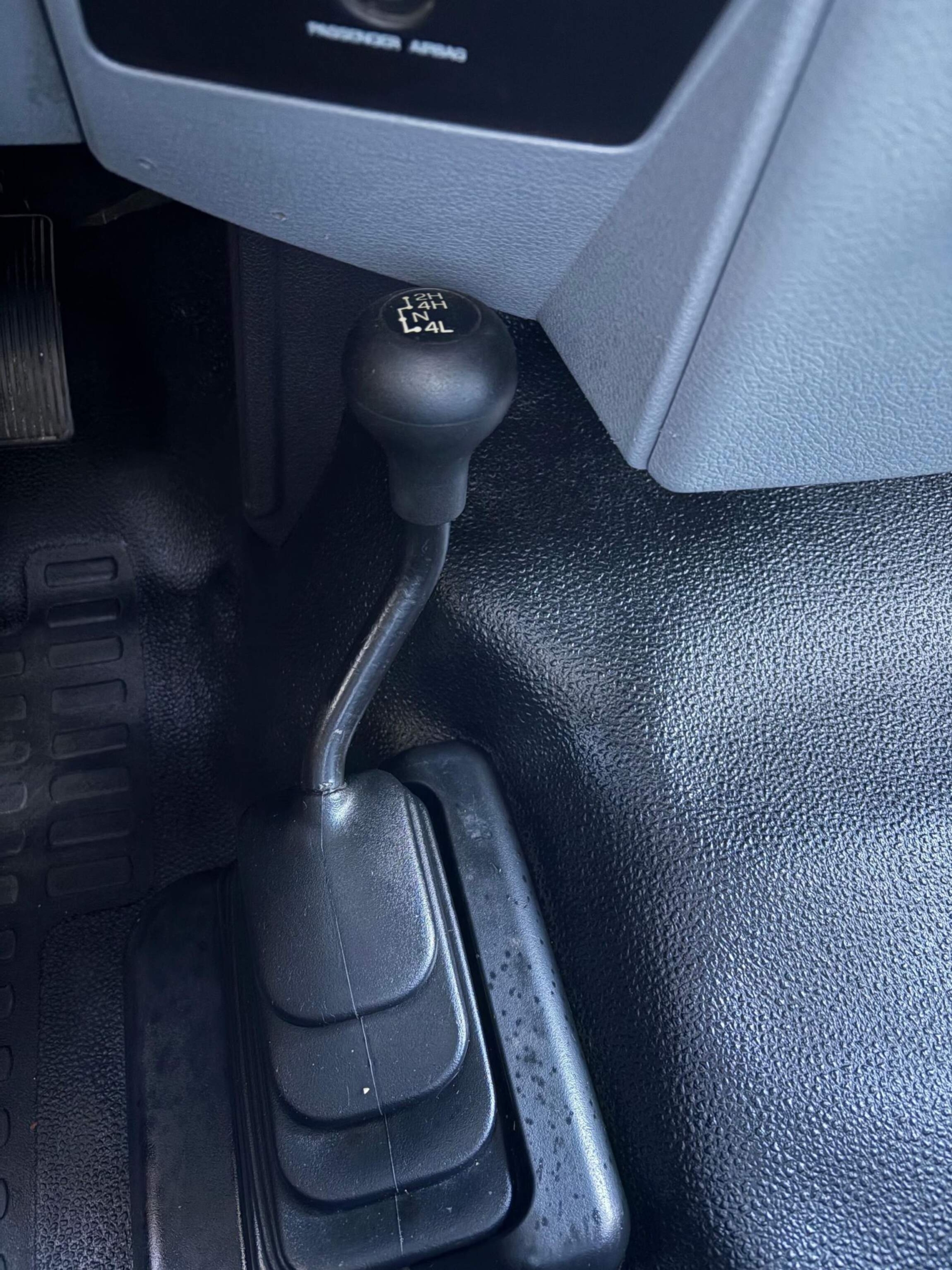 Sold: 2013 Ford F-550 Super Duty 4×4 Camper