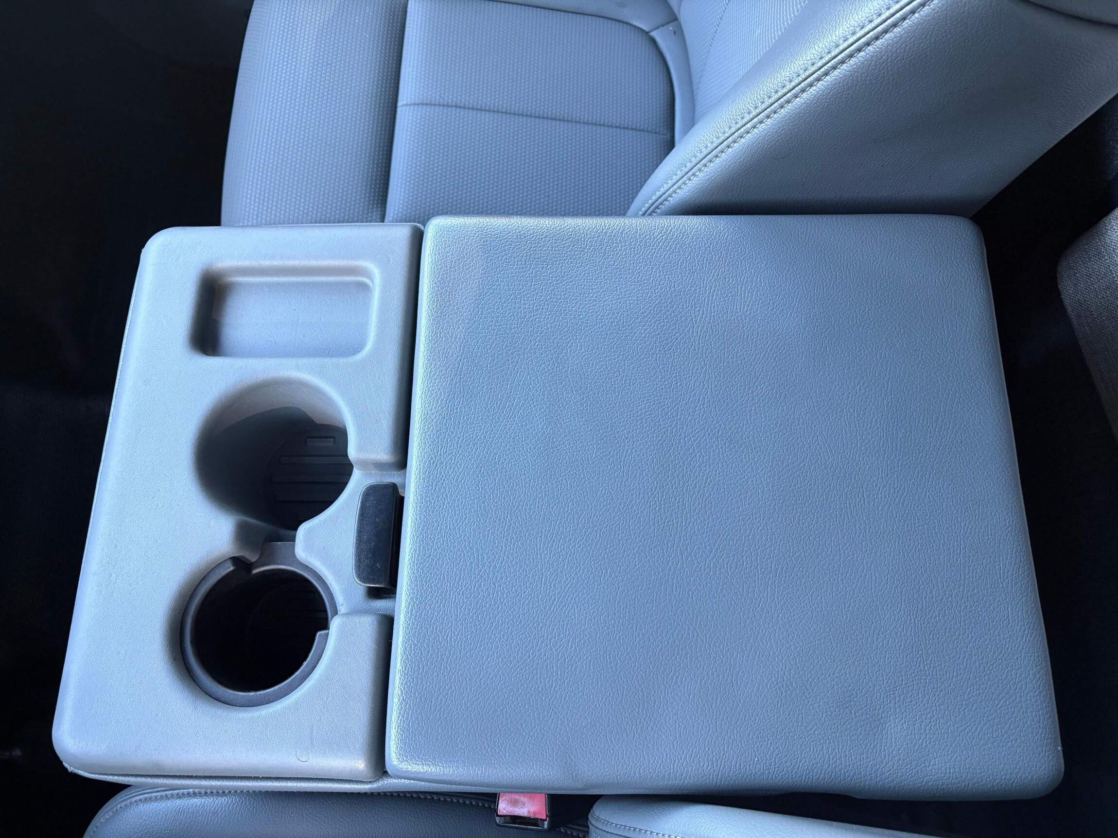 Sold: 2013 Ford F-550 Super Duty 4×4 Camper