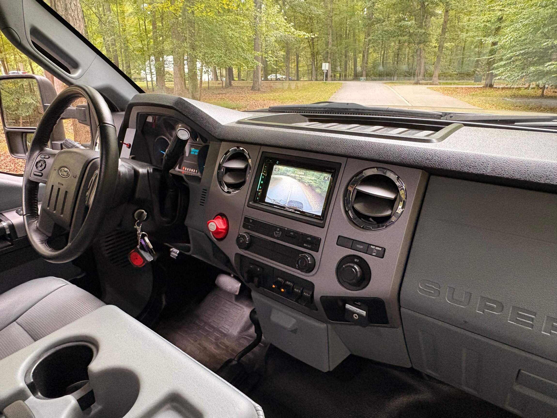 Sold: 2013 Ford F-550 Super Duty 4×4 Camper