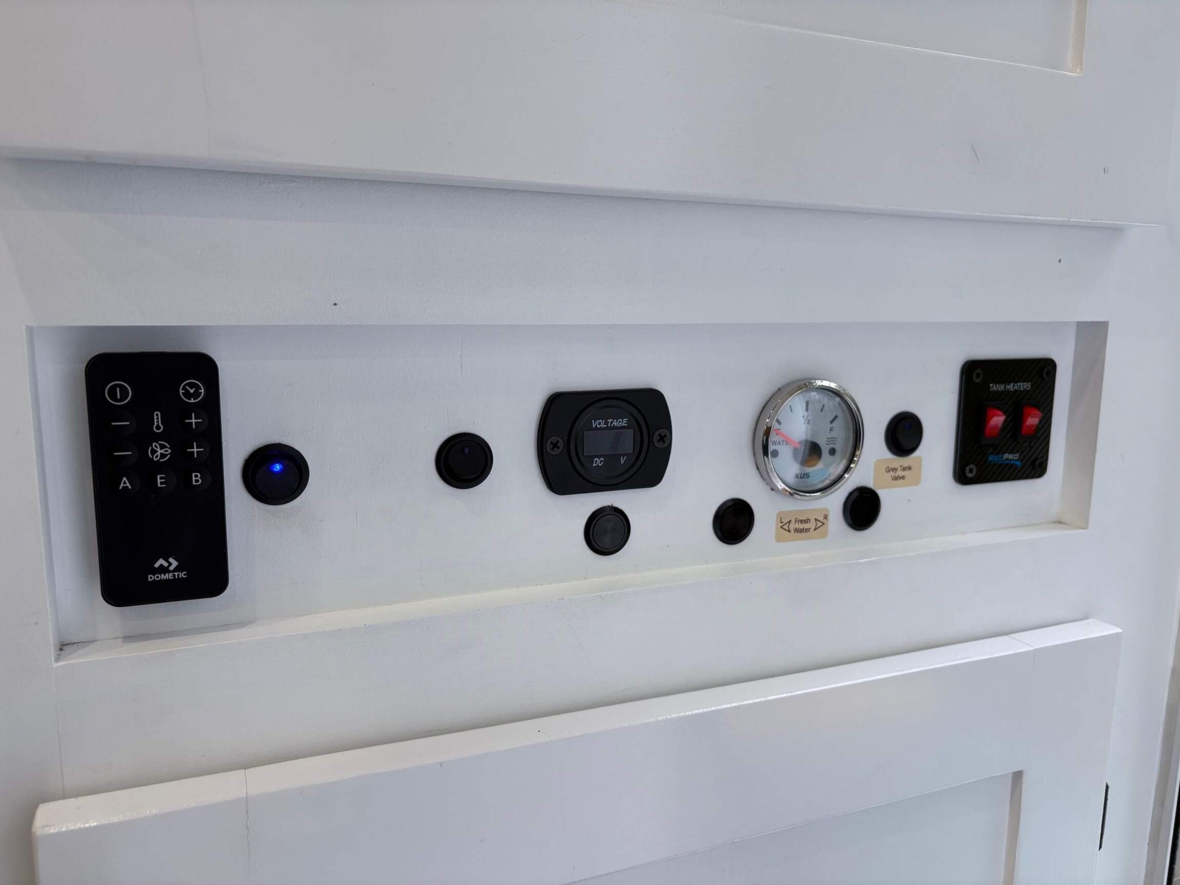 Sold: 2013 Ford F-550 Super Duty 4×4 Camper