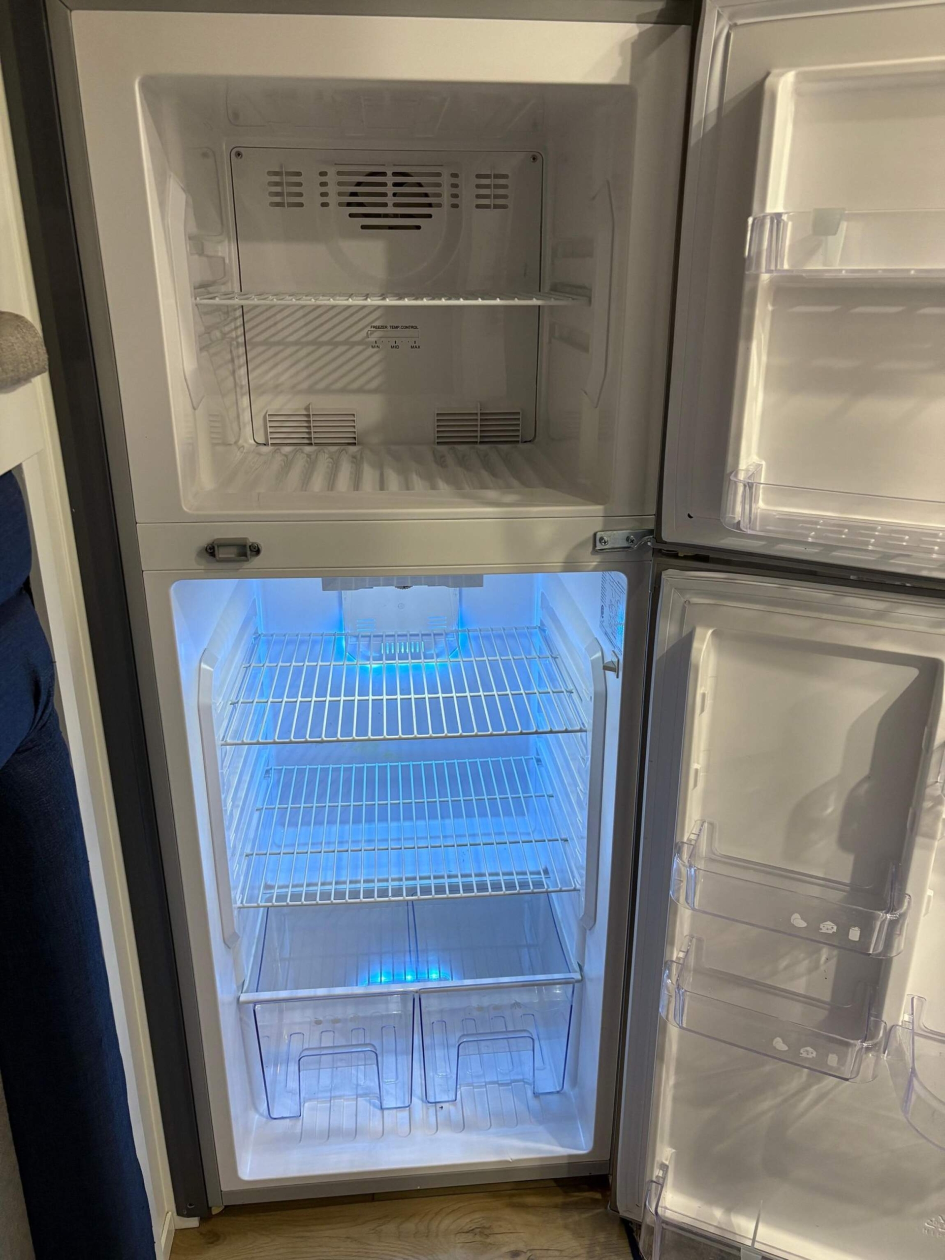 Sold: 2013 Ford F-550 Super Duty 4×4 Camper