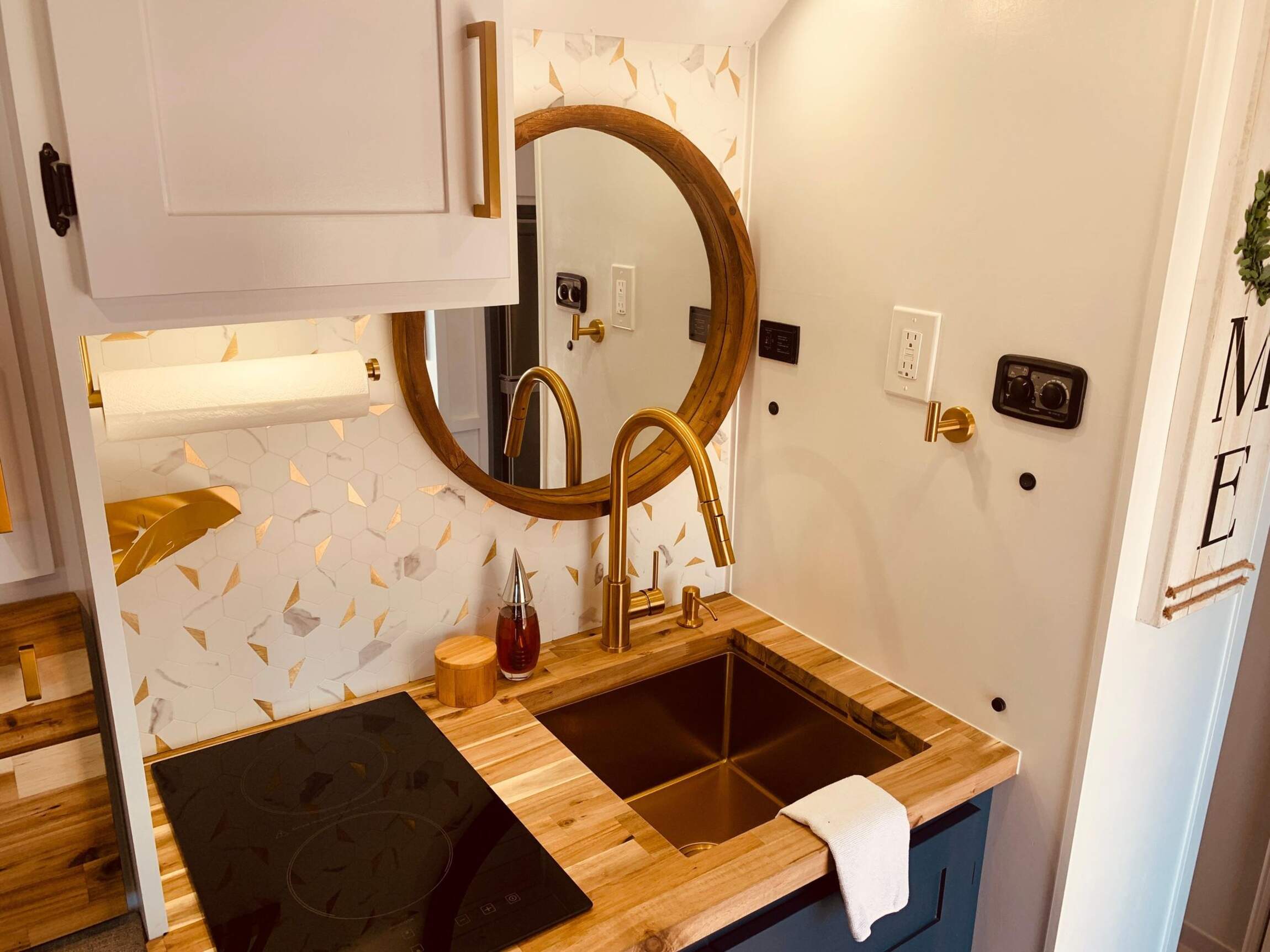 Sold: 2013 Ford F-550 Super Duty 4×4 Camper