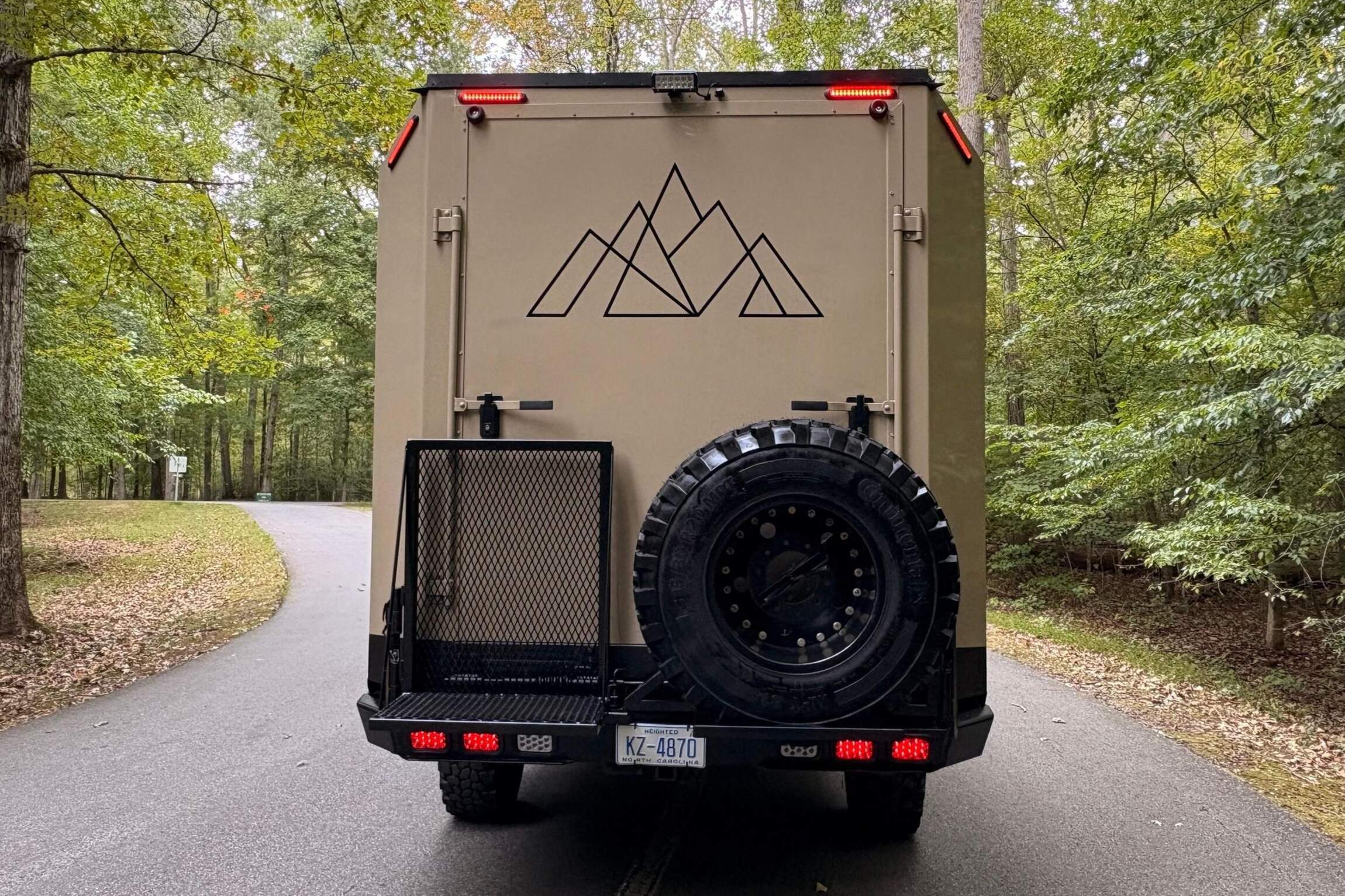 Sold: 2013 Ford F-550 Super Duty 4×4 Camper