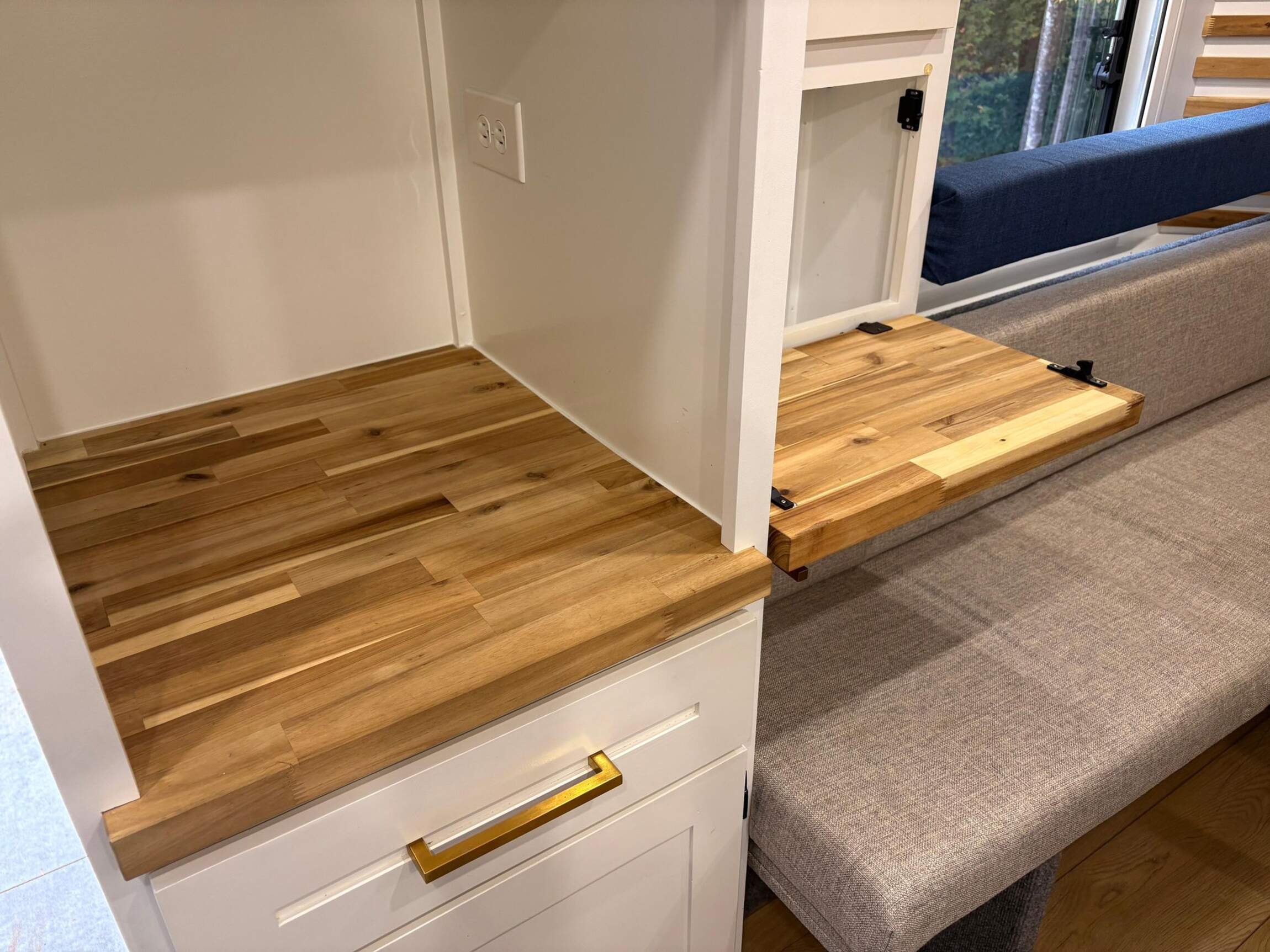 Sold: 2013 Ford F-550 Super Duty 4×4 Camper