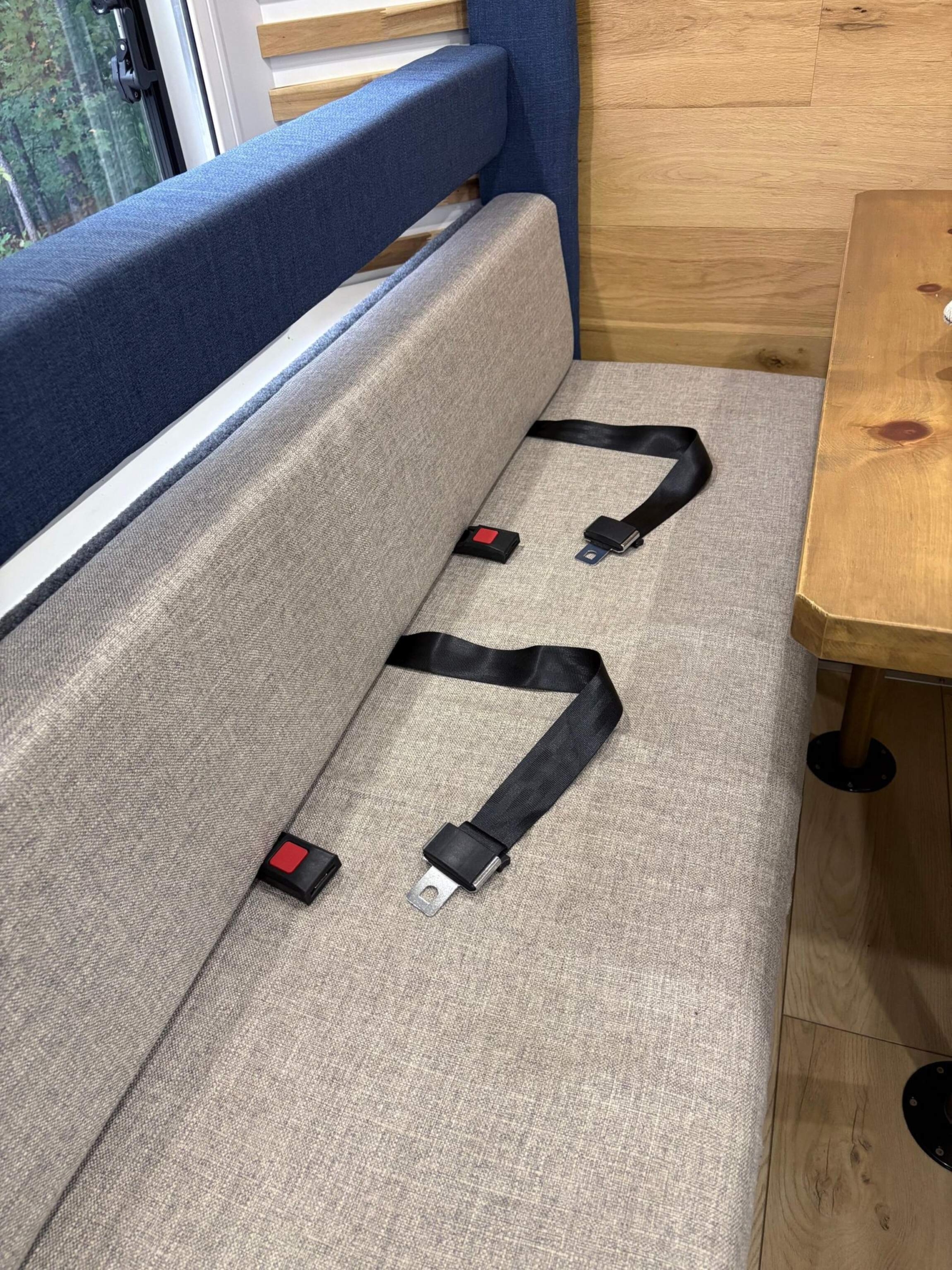 Sold: 2013 Ford F-550 Super Duty 4×4 Camper