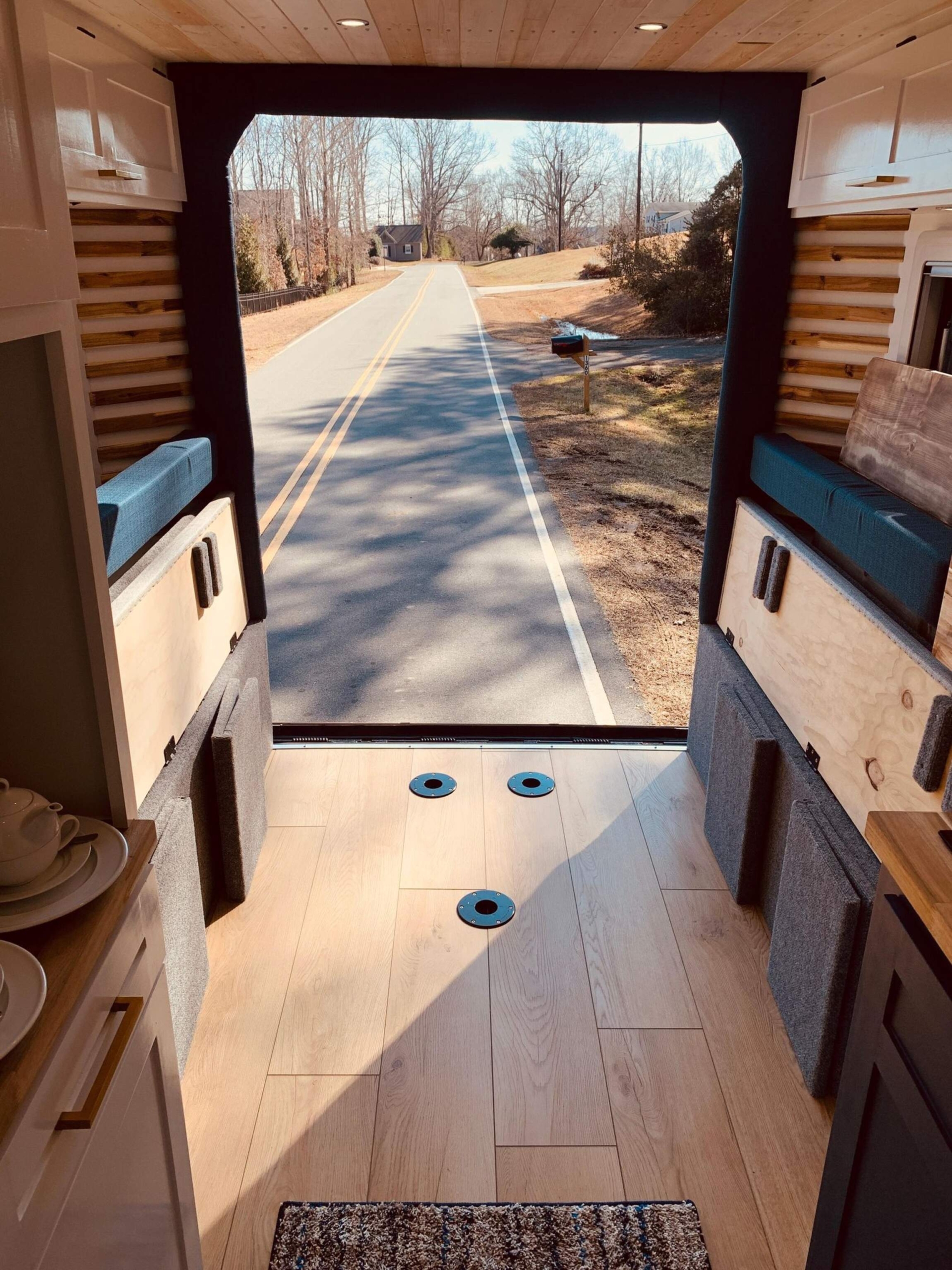 Sold: 2013 Ford F-550 Super Duty 4×4 Camper