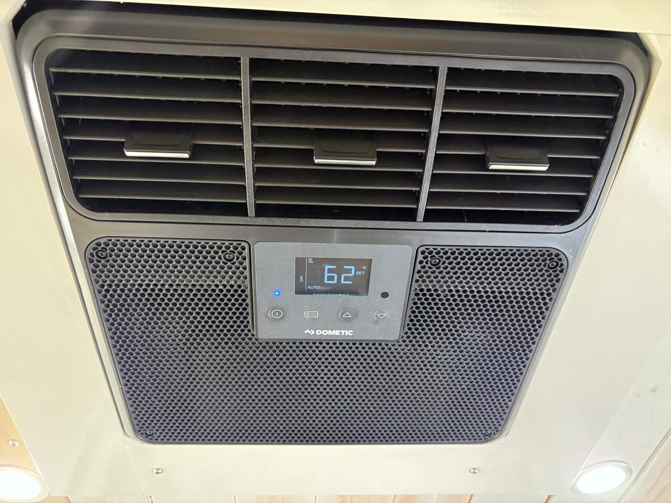 Sold: 2013 Ford F-550 Super Duty 4×4 Camper