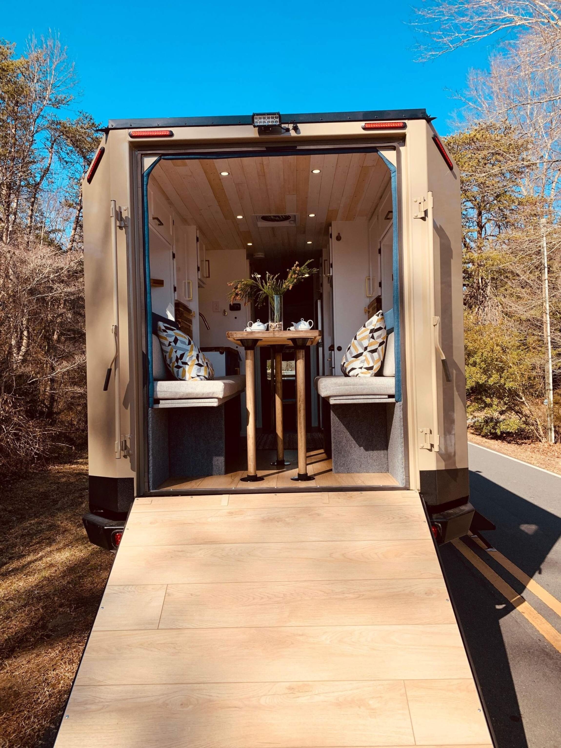 Sold: 2013 Ford F-550 Super Duty 4×4 Camper