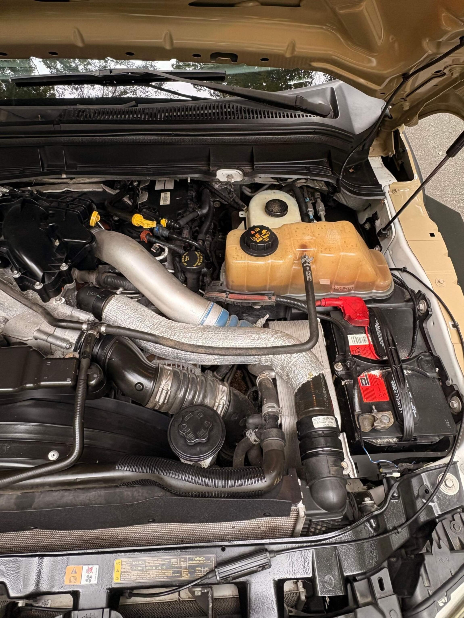 Sold: 2013 Ford F-550 Super Duty 4×4 Camper