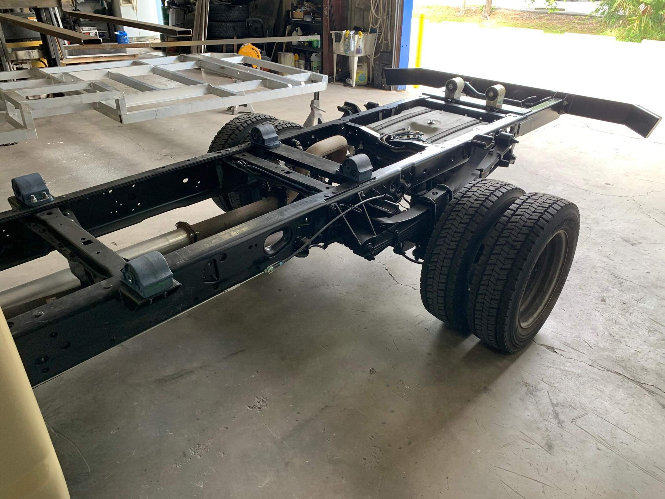 Sold: 2013 Ford F-550 Super Duty 4×4 Camper