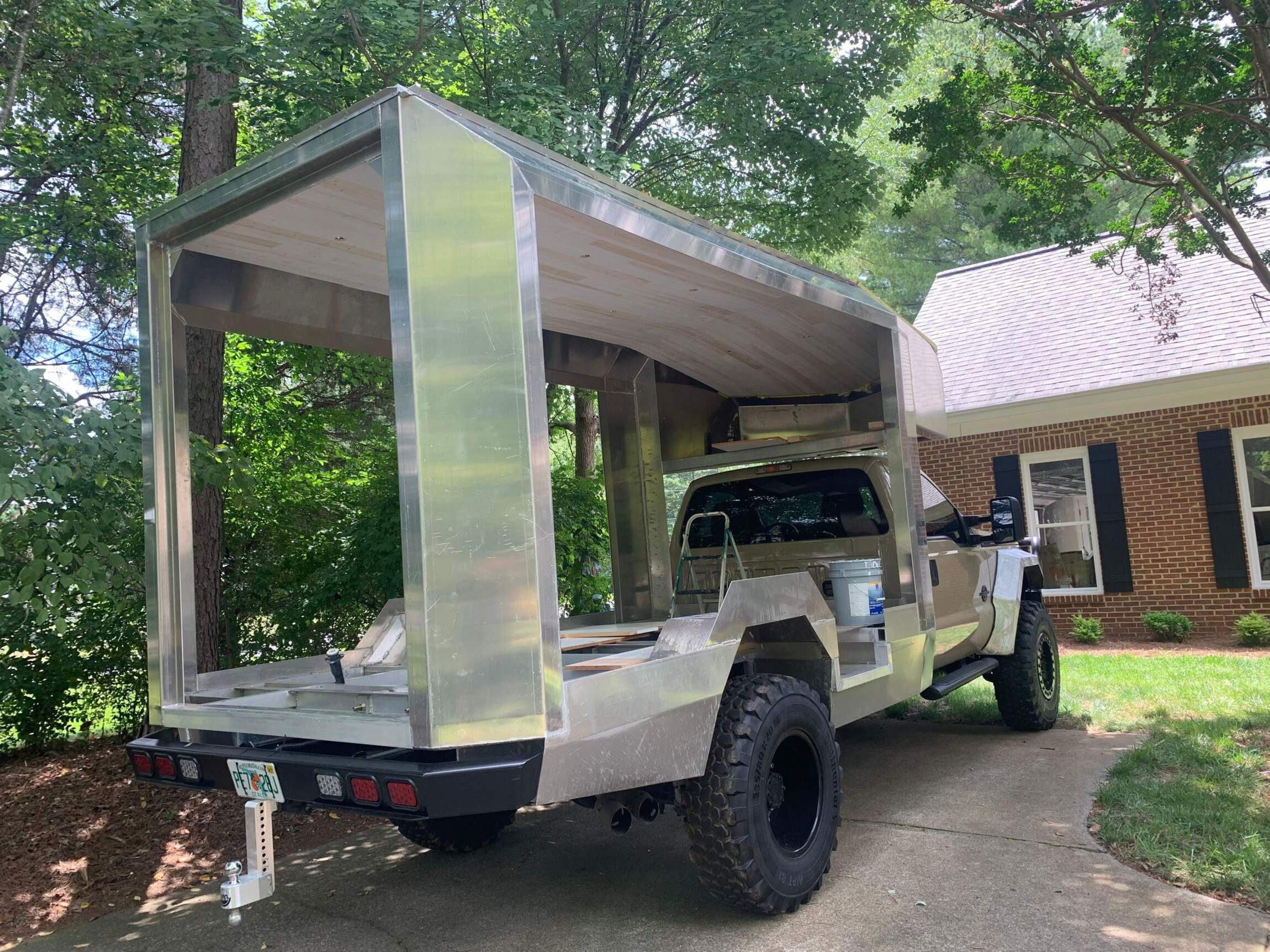 Sold: 2013 Ford F-550 Super Duty 4×4 Camper