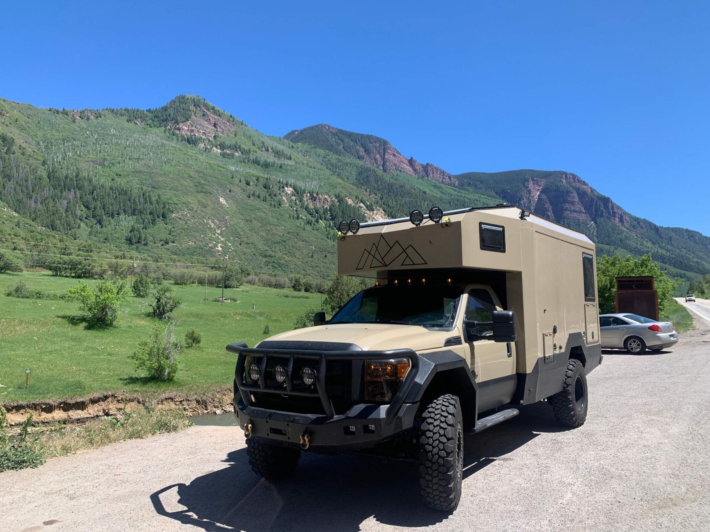 Sold: 2013 Ford F-550 Super Duty 4×4 Camper