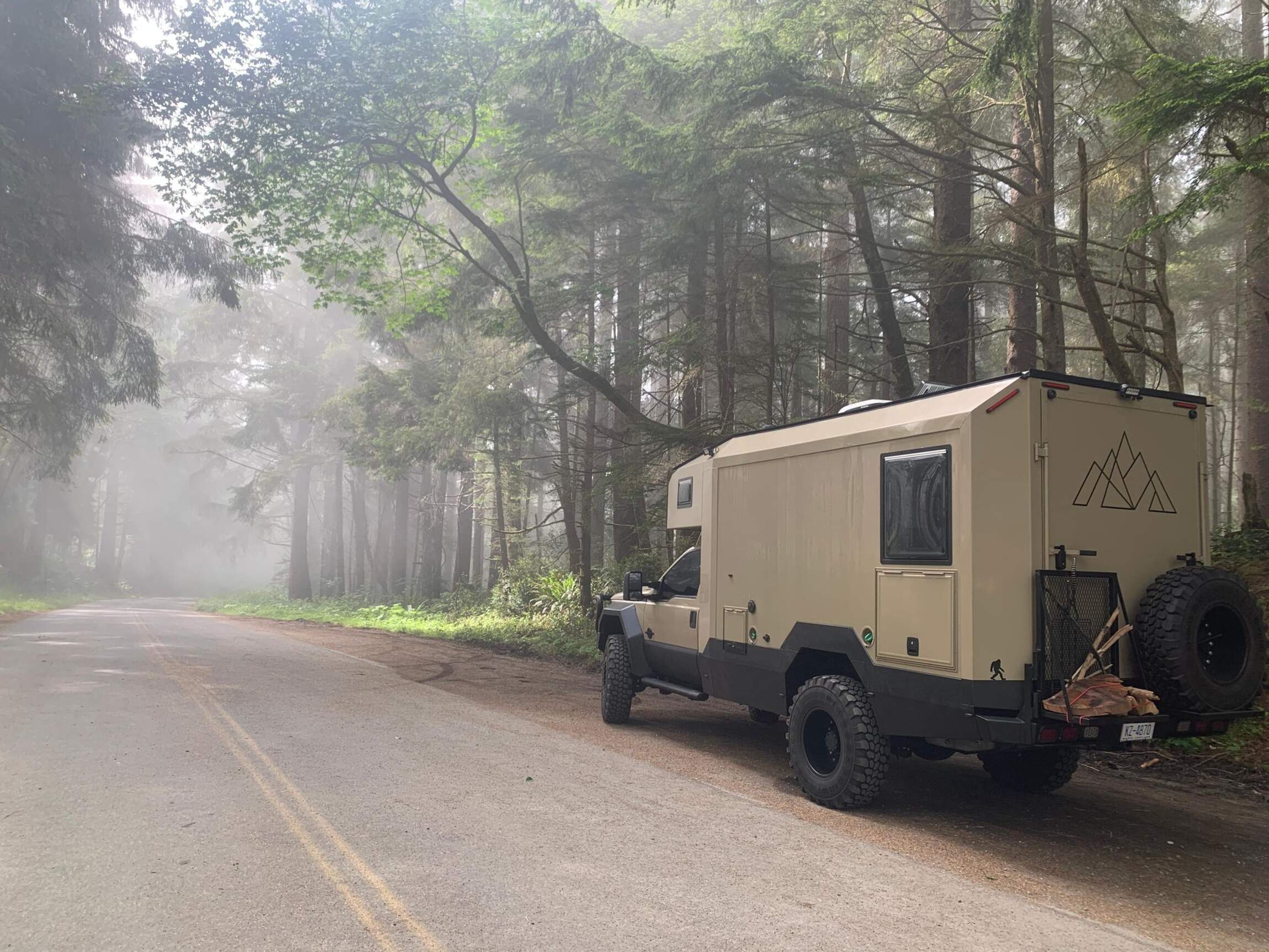 Sold: 2013 Ford F-550 Super Duty 4×4 Camper