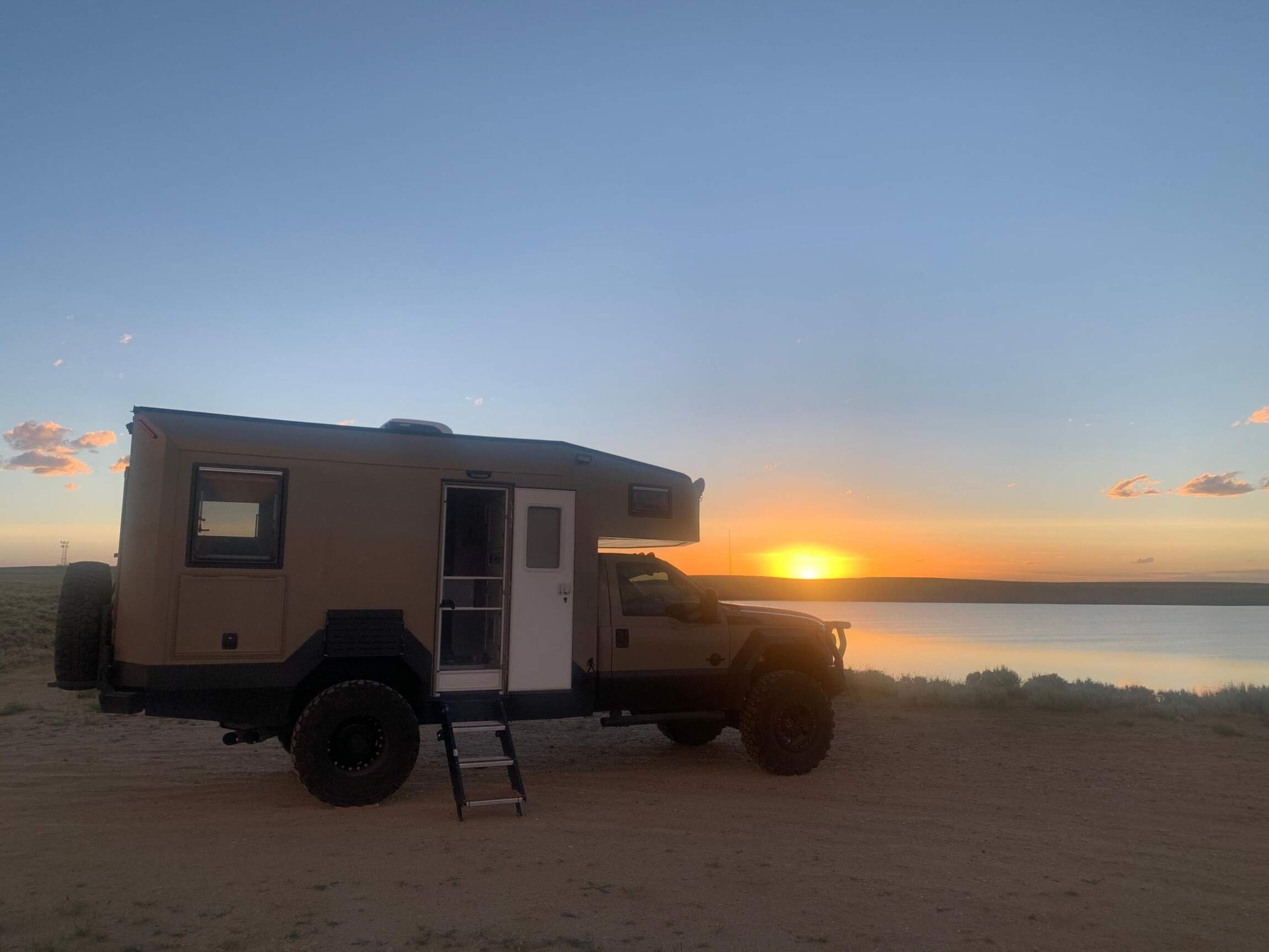 Sold: 2013 Ford F-550 Super Duty 4×4 Camper