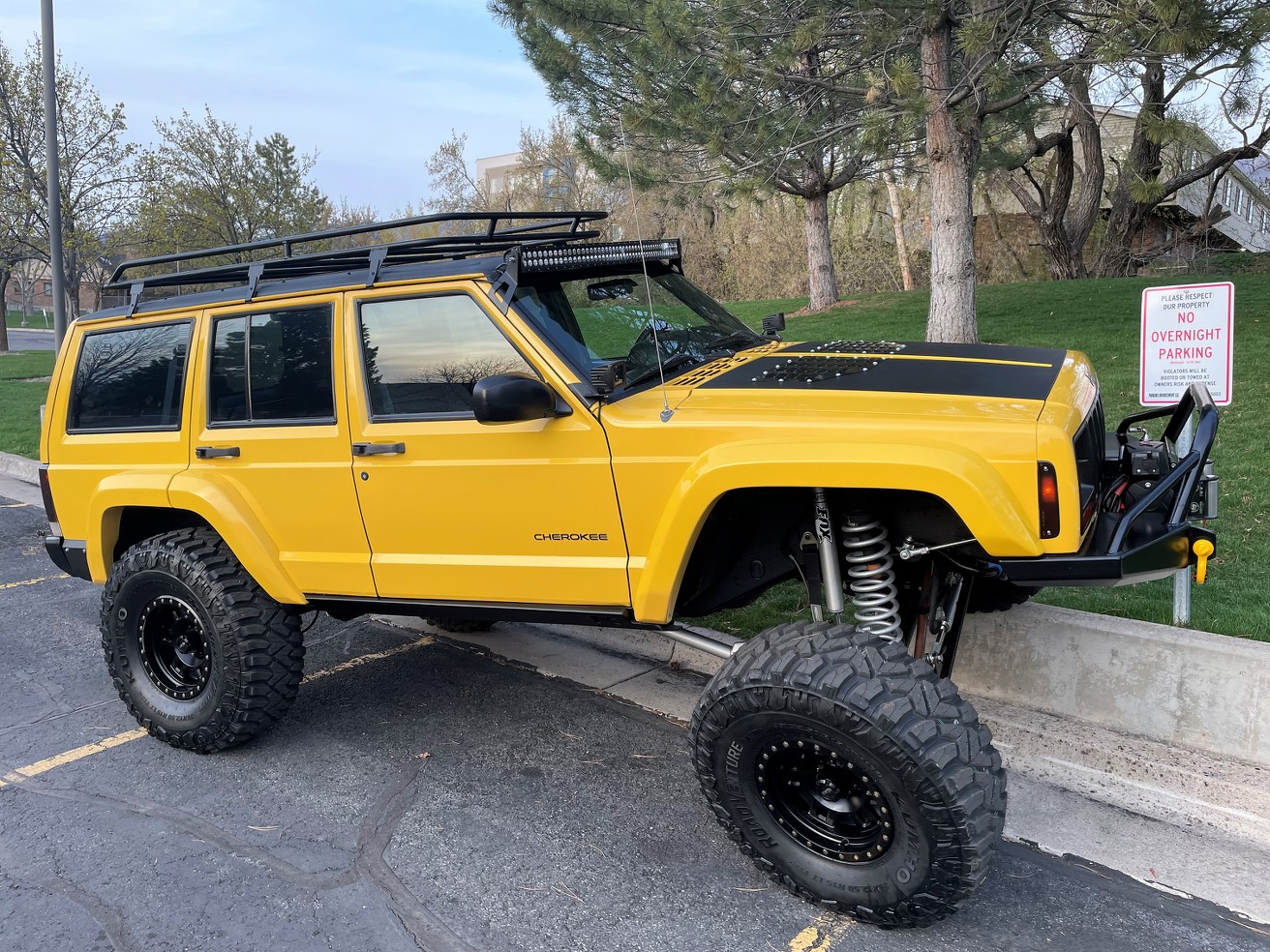 Sold: Heavily-Modified Solar Yellow 2000 Jeep Cherokee XJ