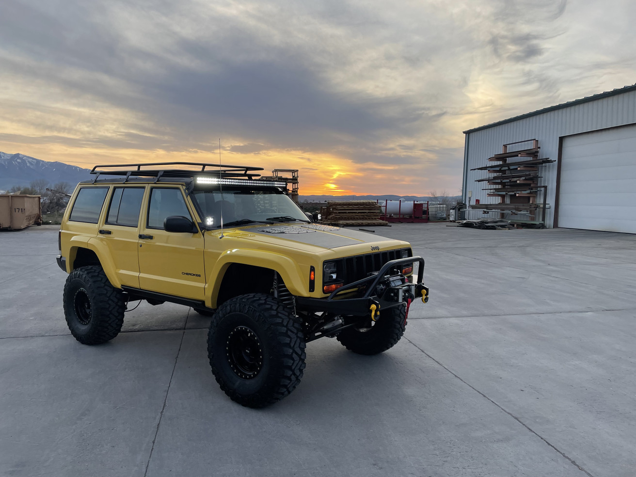 Sold: Heavily-Modified Solar Yellow 2000 Jeep Cherokee XJ