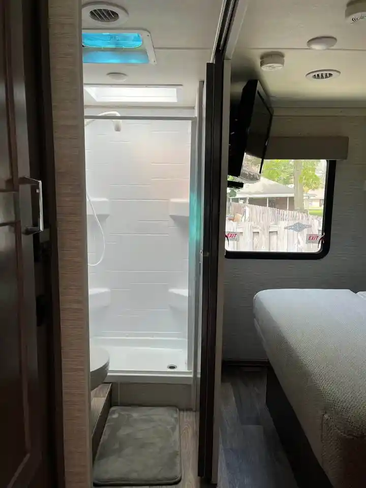 Upfitted 2022 Winnebago Minnie Winnie 26T 4×4