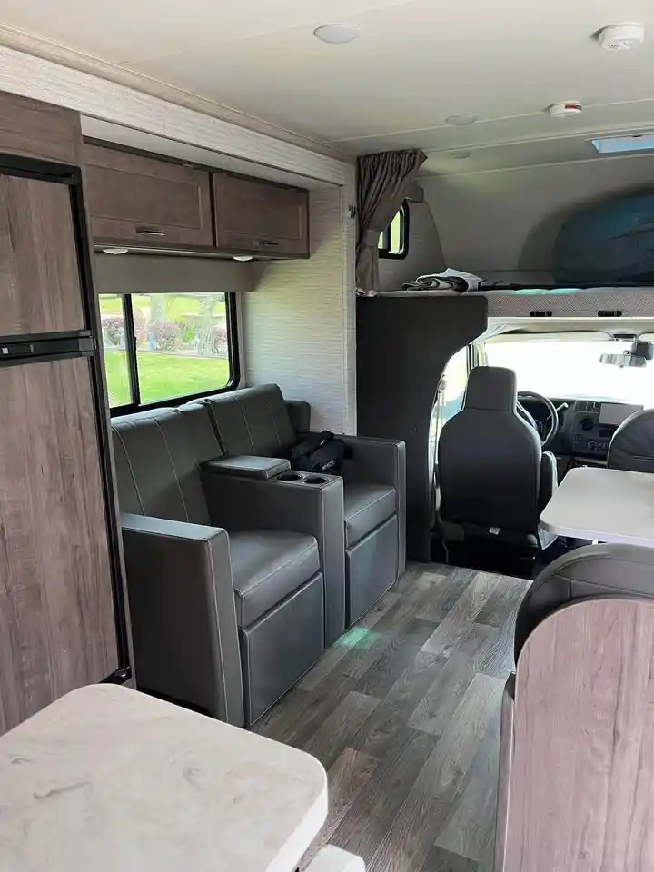 Upfitted 2022 Winnebago Minnie Winnie 26T 4×4