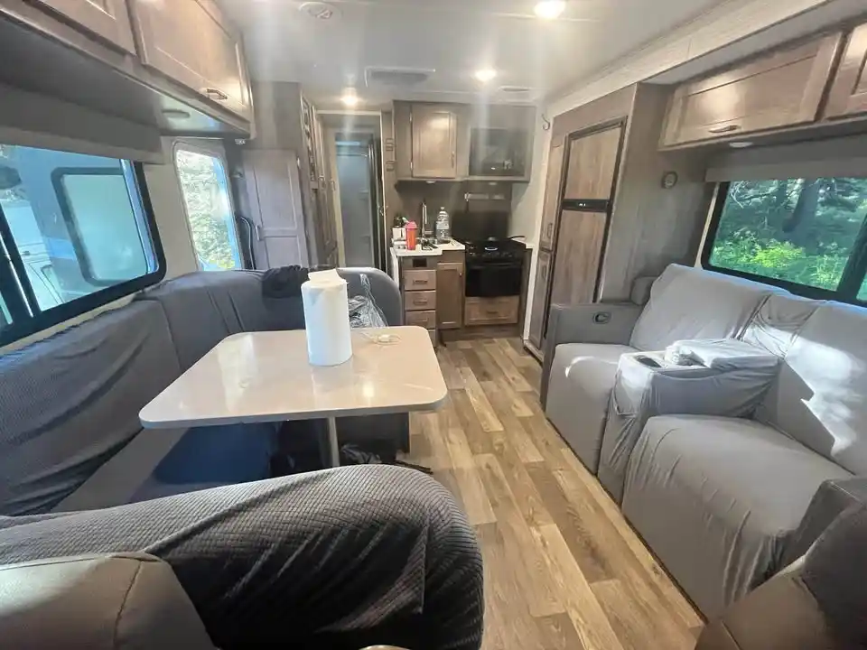 Upfitted 2022 Winnebago Minnie Winnie 26T 4×4