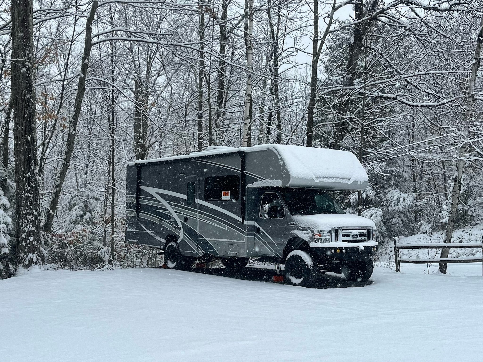 Upfitted 2022 Winnebago Minnie Winnie 26T 4×4 - 3