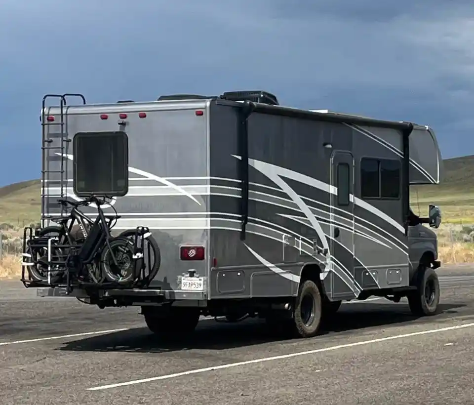 Upfitted 2022 Winnebago Minnie Winnie 26T 4×4 - 4