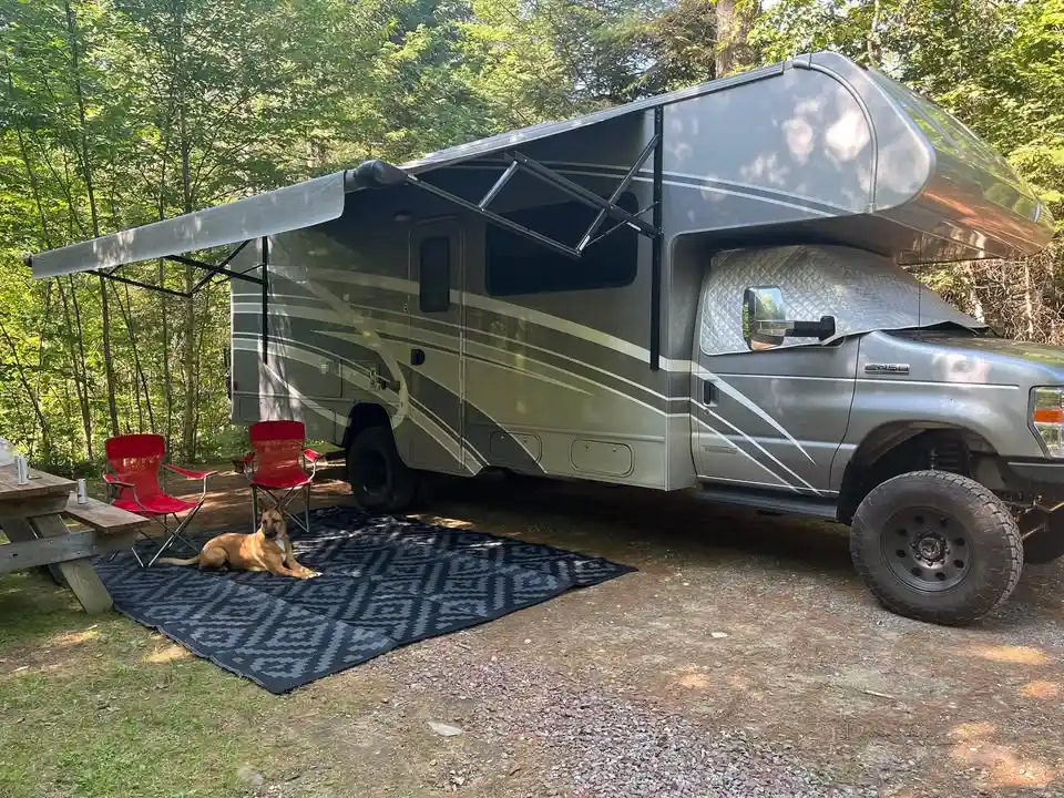 Upfitted 2022 Winnebago Minnie Winnie 26T 4×4 - 5