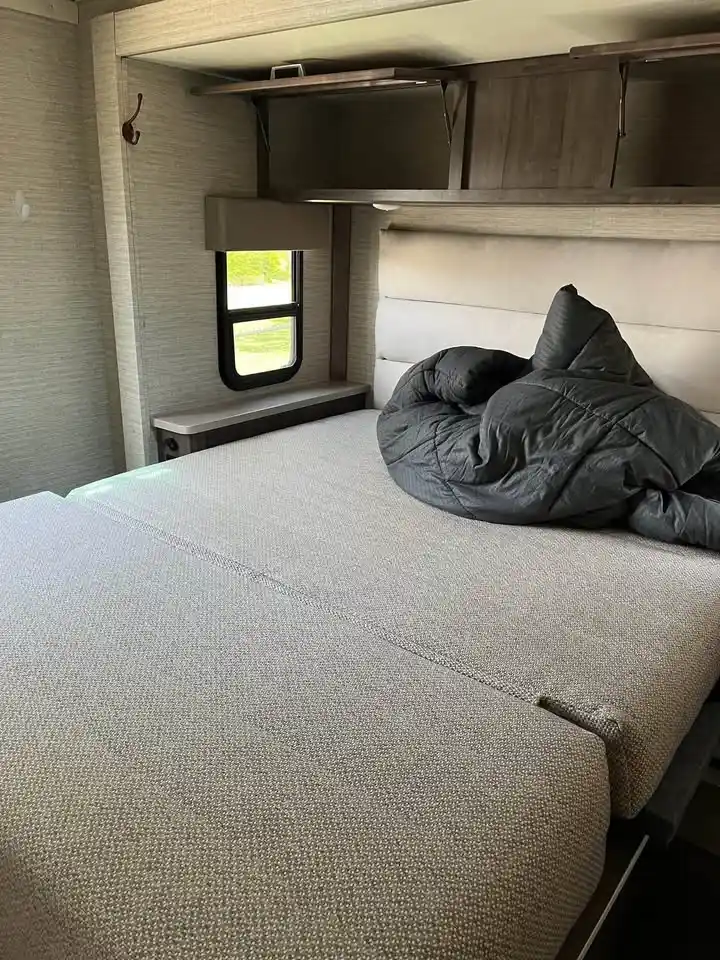 Upfitted 2022 Winnebago Minnie Winnie 26T 4×4