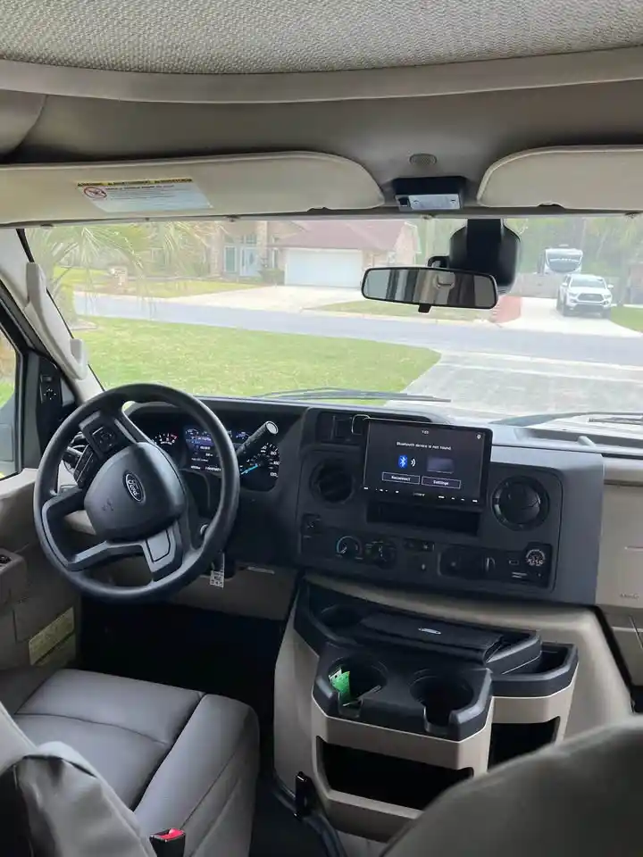 Upfitted 2022 Winnebago Minnie Winnie 26T 4×4