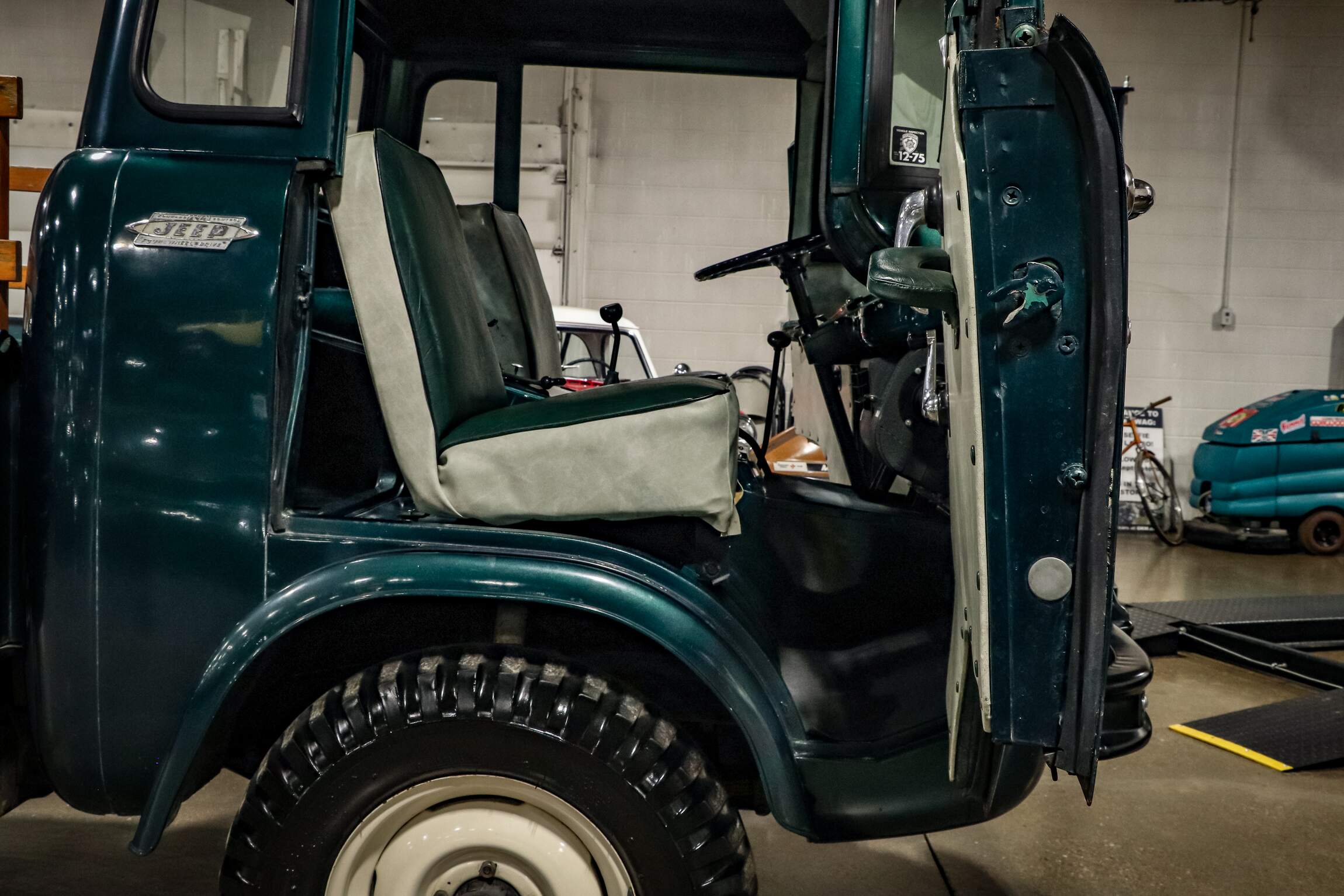 Sold: 1960 Jeep FC-170 4×4