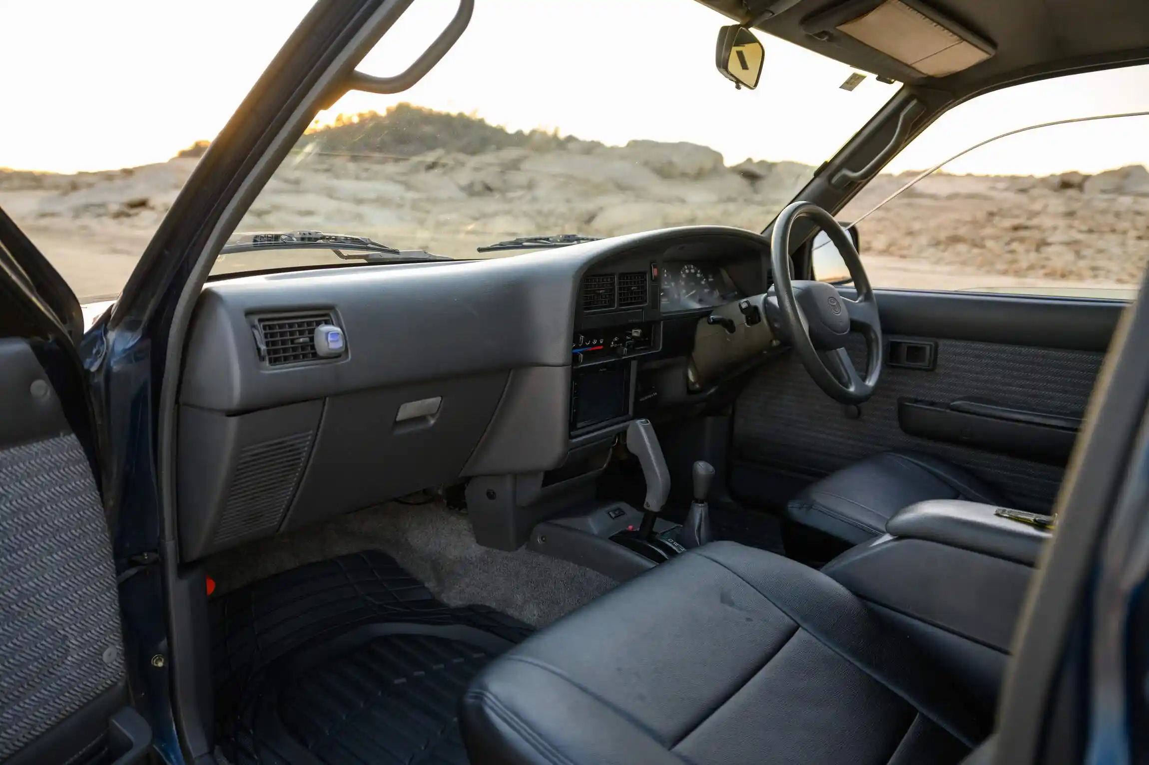 Sold: 1996 Toyota Hilux SSR 4×4