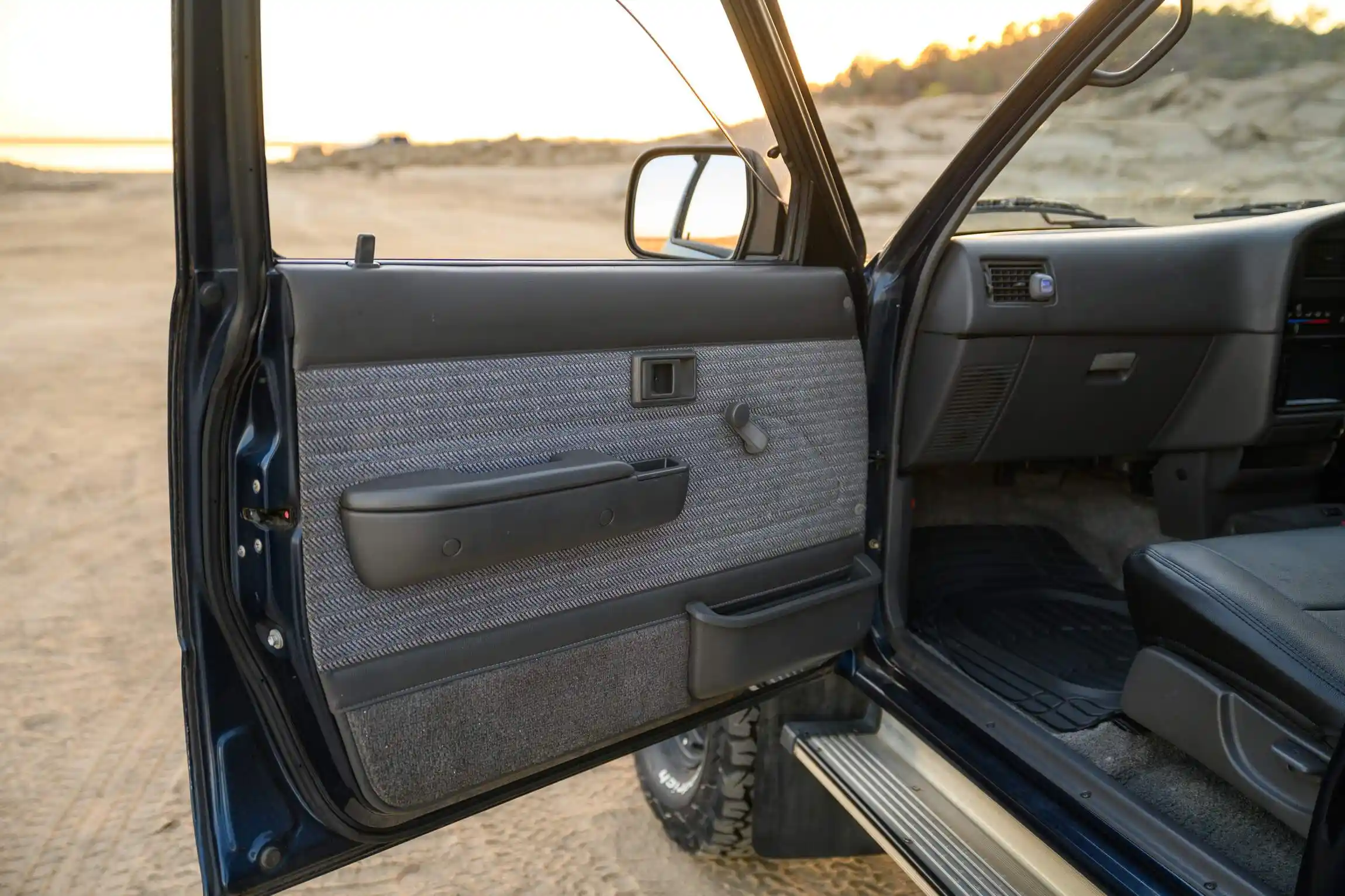 Sold: 1996 Toyota Hilux SSR 4×4