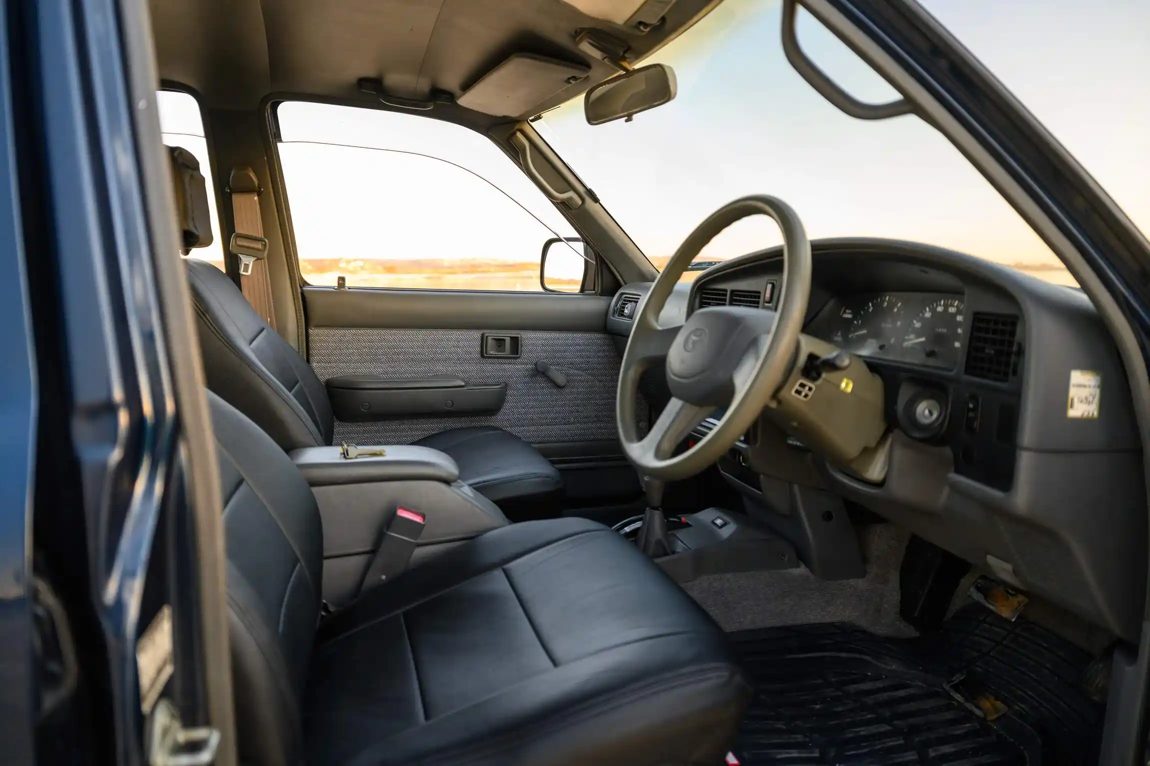 Sold: 1996 Toyota Hilux SSR 4×4