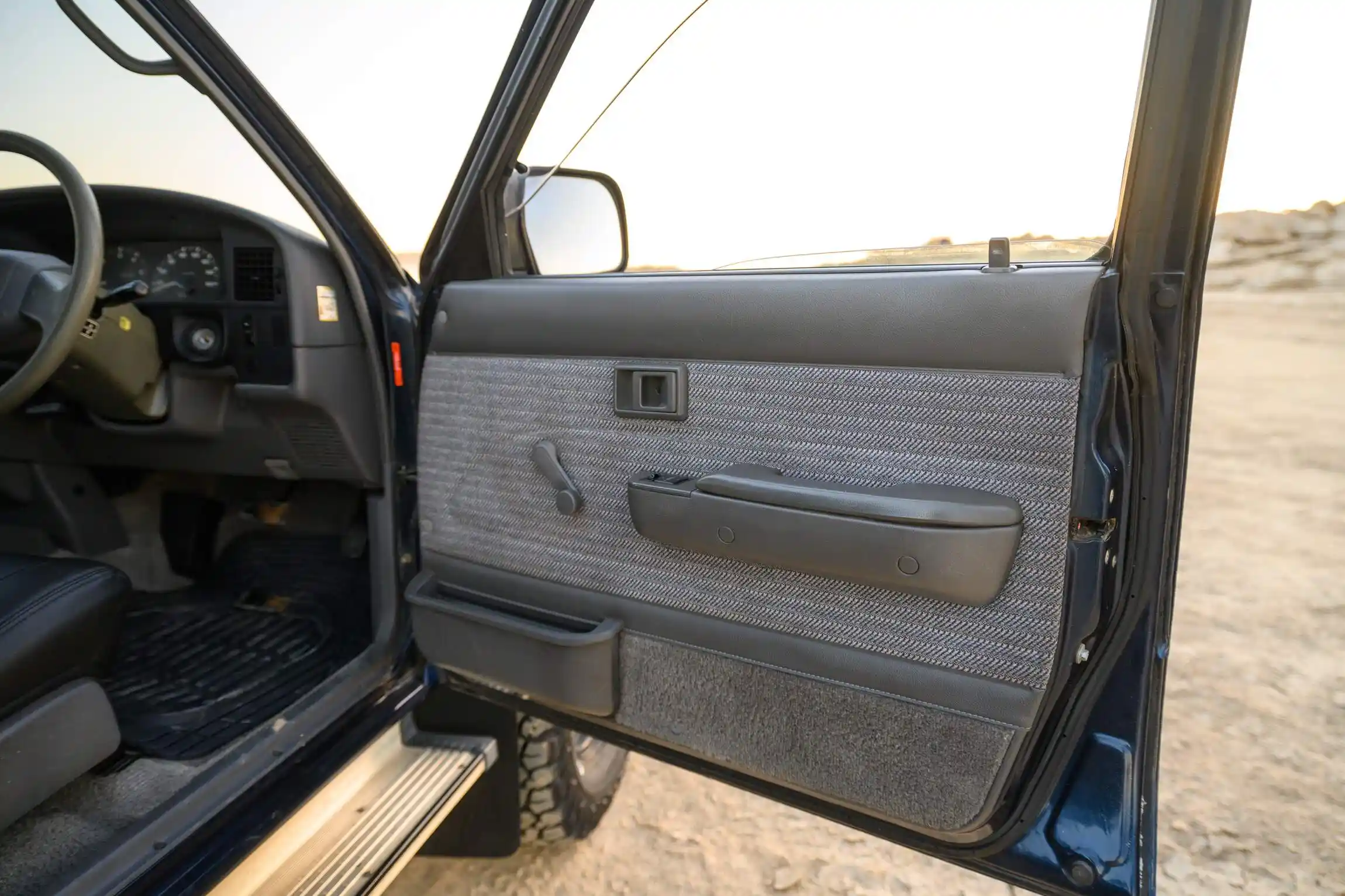 Sold: 1996 Toyota Hilux SSR 4×4