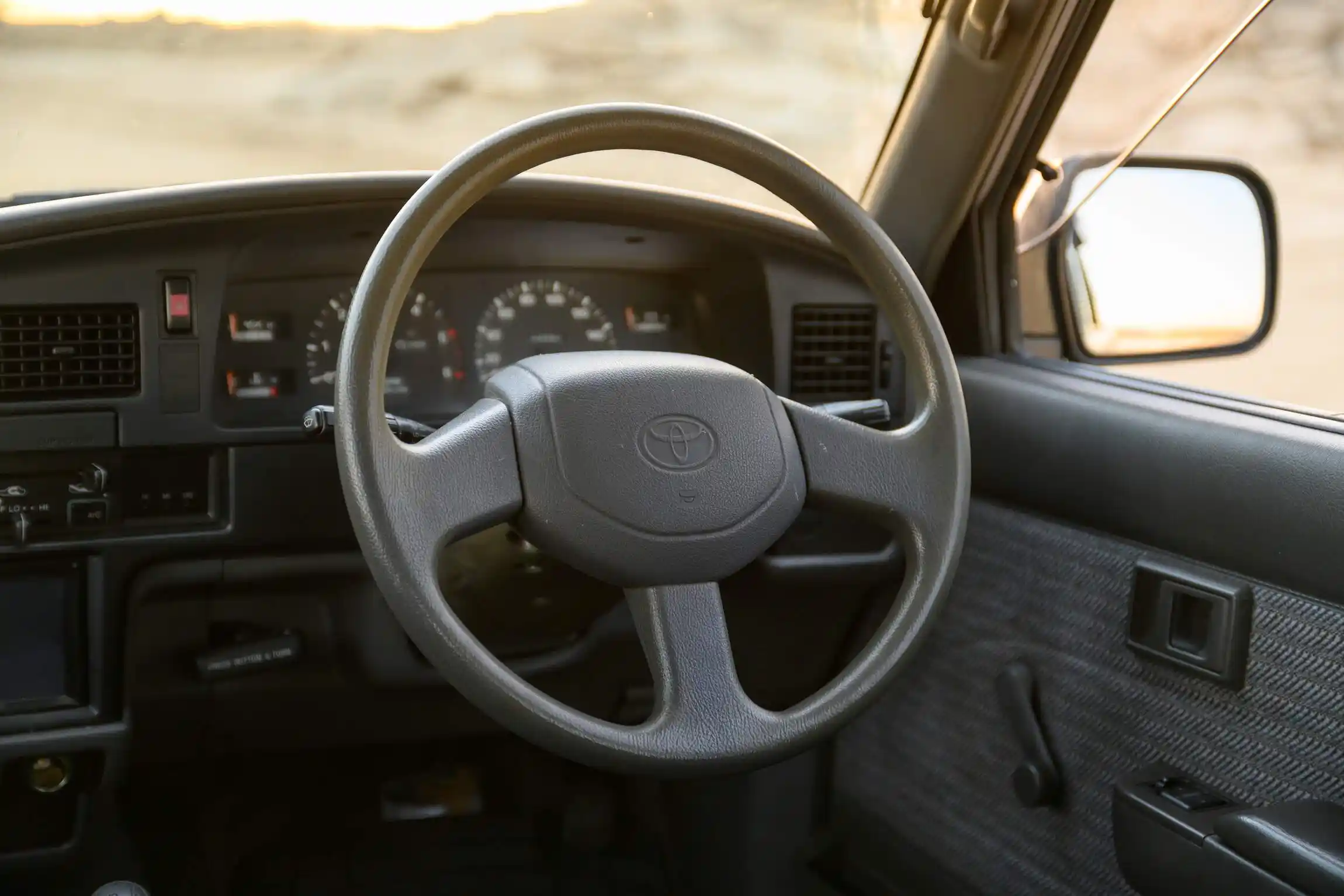 Sold: 1996 Toyota Hilux SSR 4×4