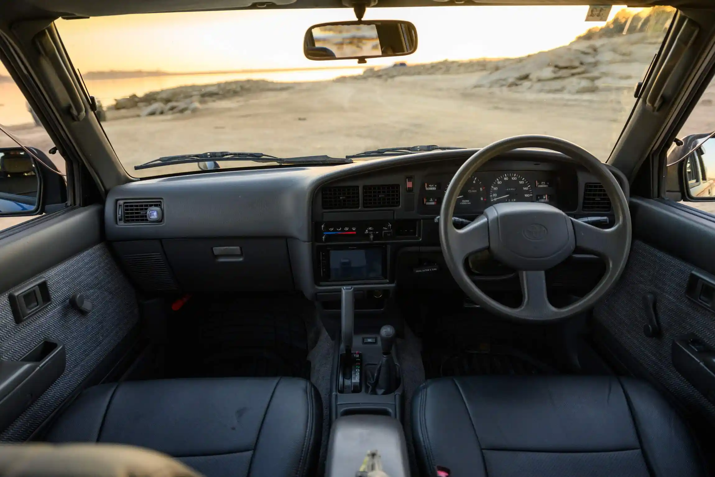 Sold: 1996 Toyota Hilux SSR 4×4