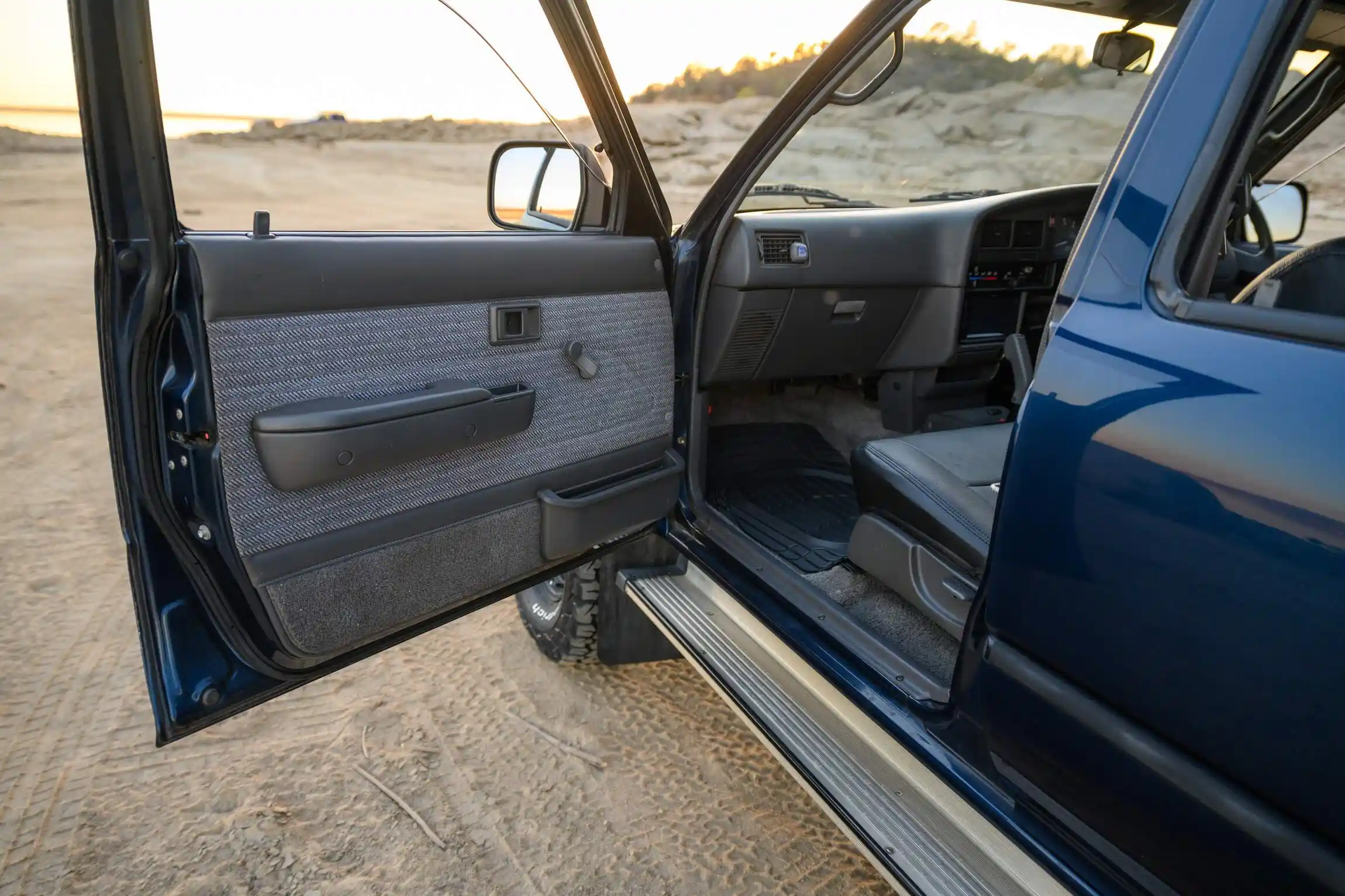 Sold: 1996 Toyota Hilux SSR 4×4