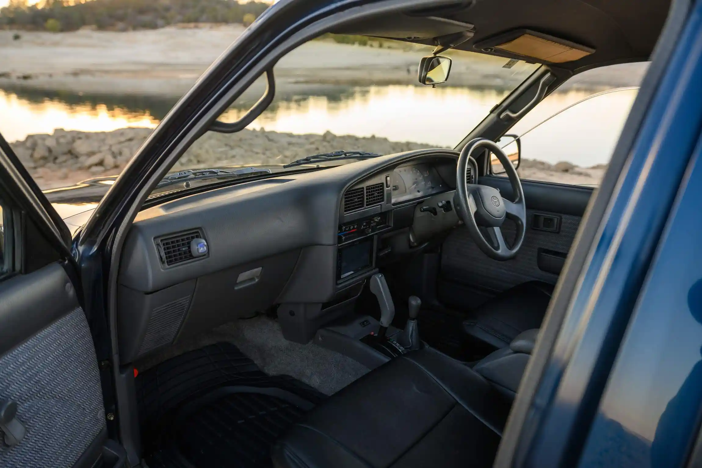 Sold: 1996 Toyota Hilux SSR 4×4