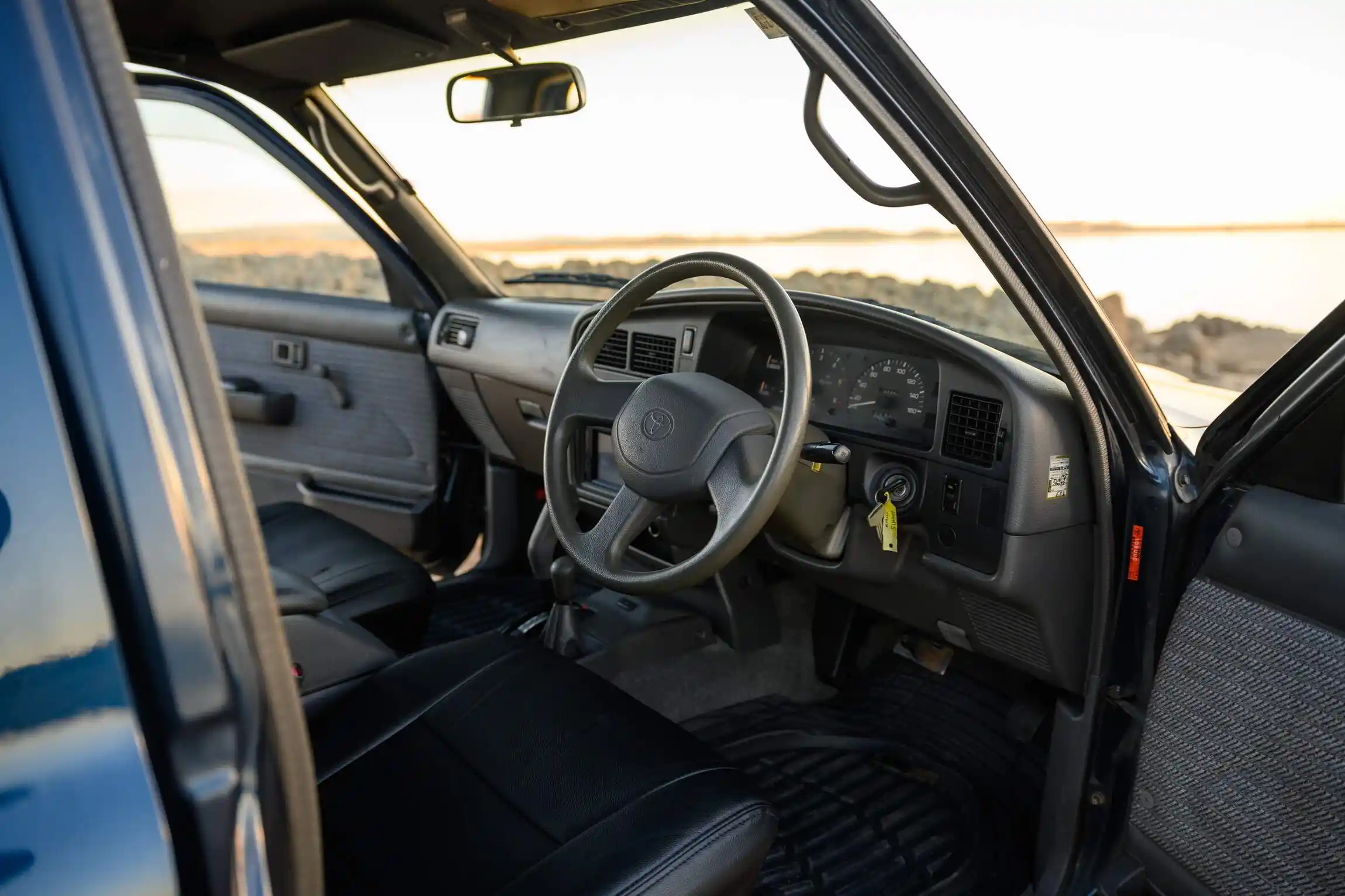 Sold: 1996 Toyota Hilux SSR 4×4