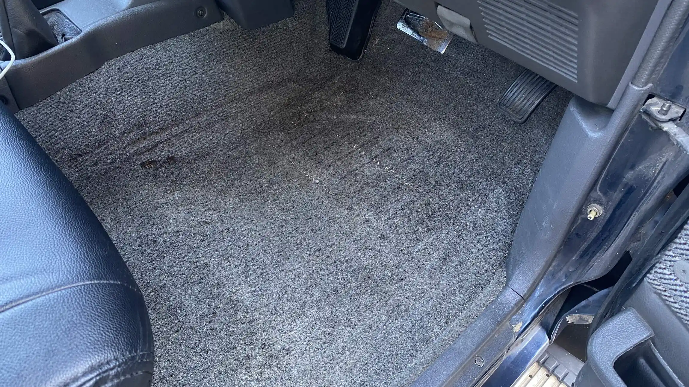 Sold: 1996 Toyota Hilux SSR 4×4