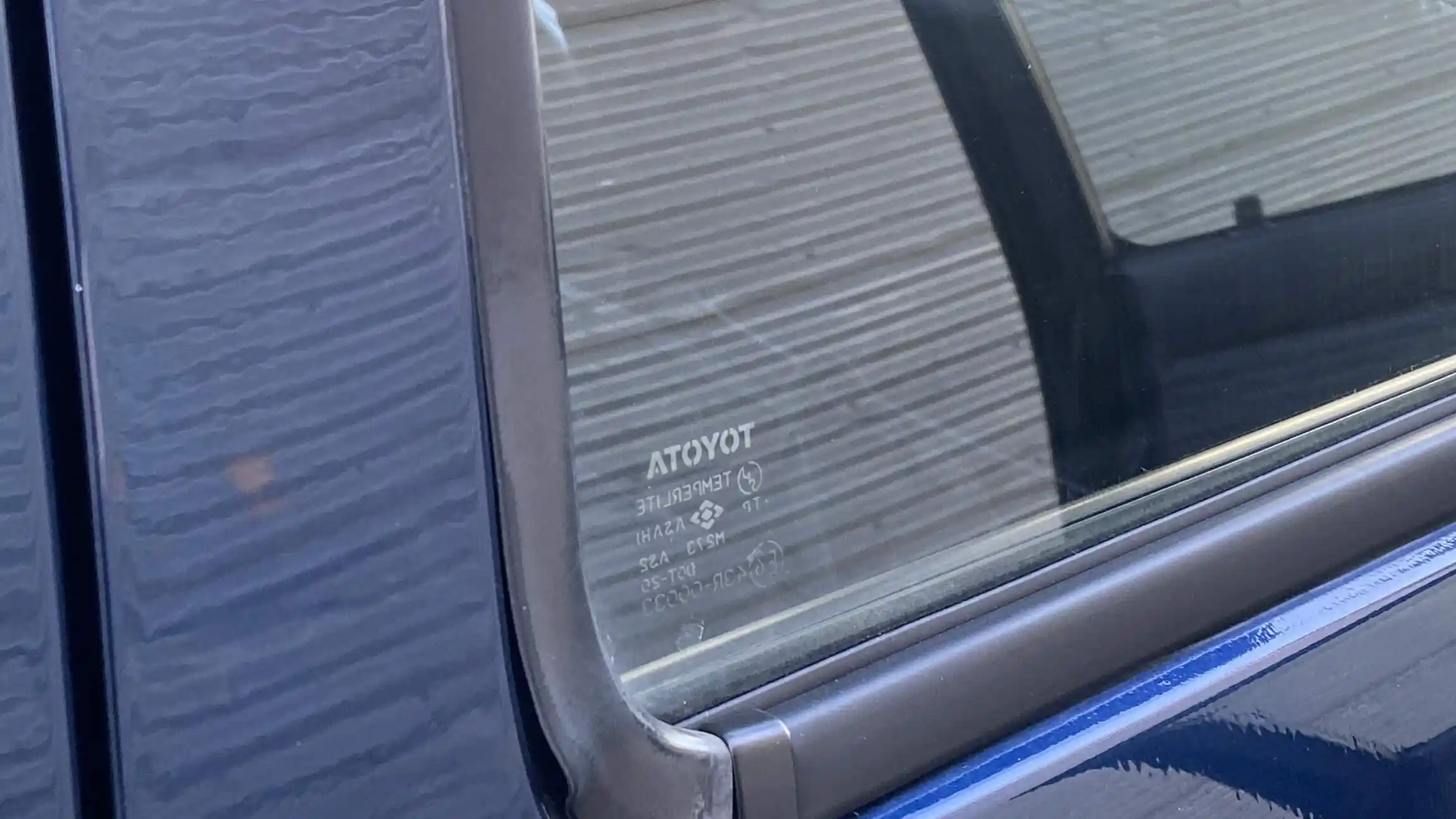 Sold: 1996 Toyota Hilux SSR 4×4